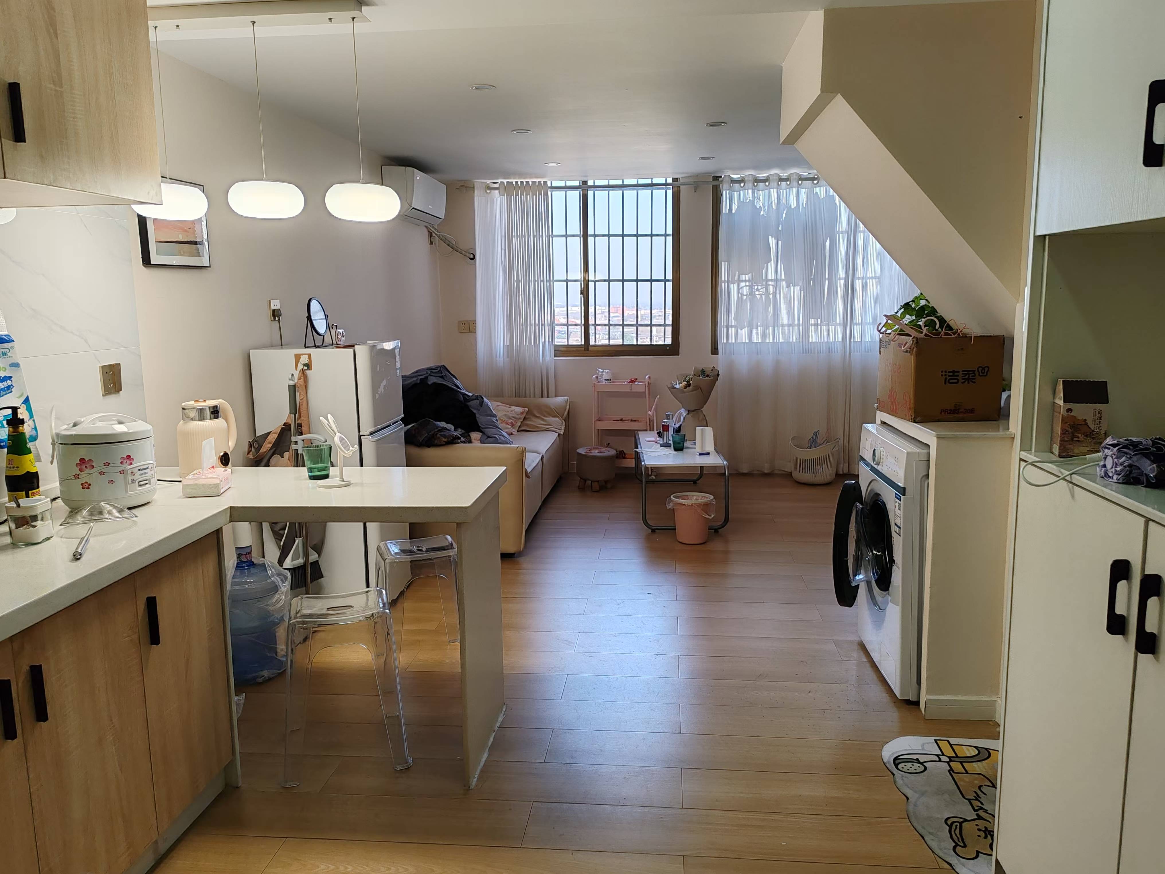 云顶上品  2室1厅1卫    1400.0元/月 云顶上品  2室1厅1卫    1400.0元/月室内图