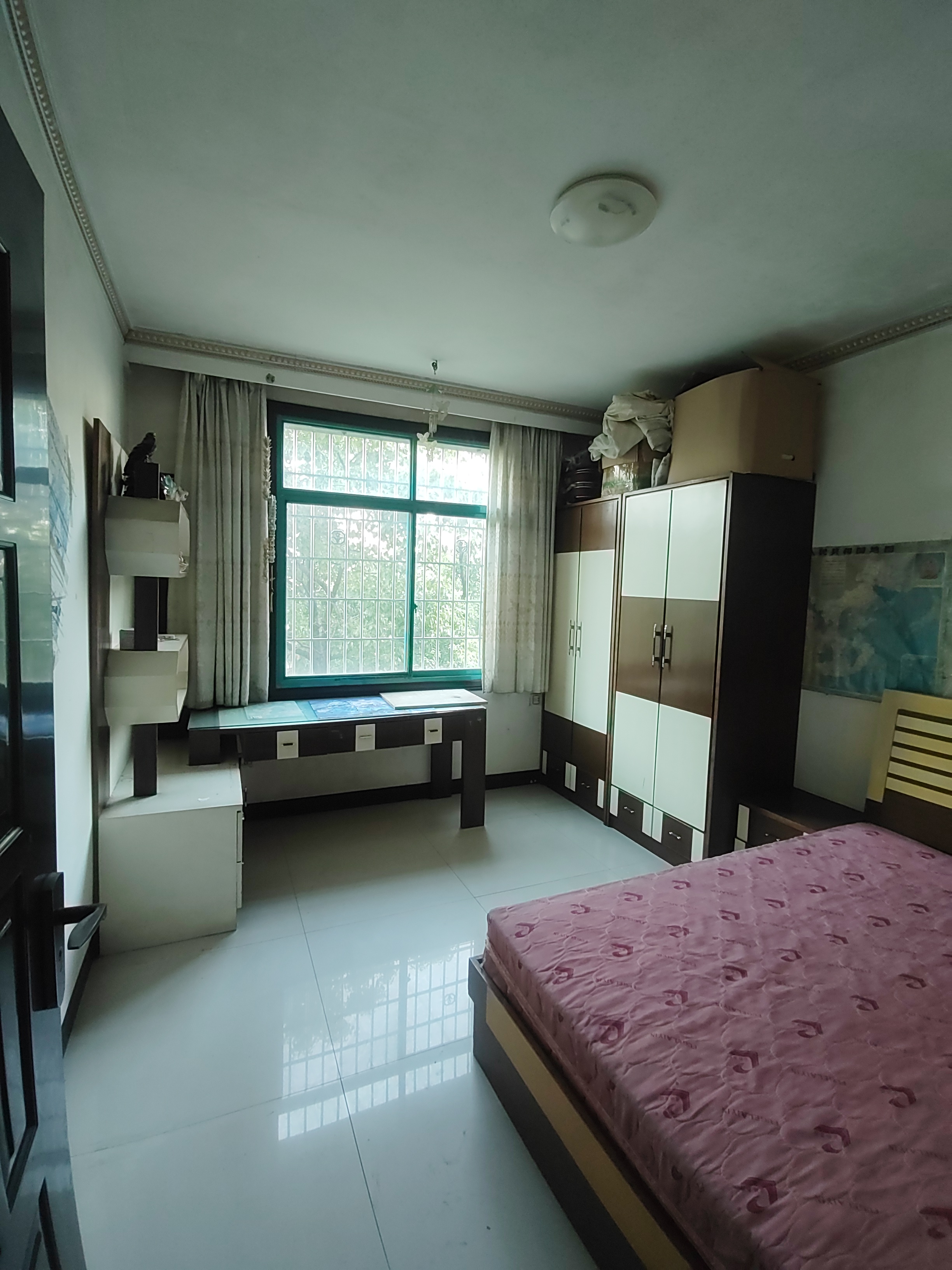 菊苑小区西区 3室2厅2卫 49.8万 菊苑小区西区 3室2厅2卫 49.8万卧室