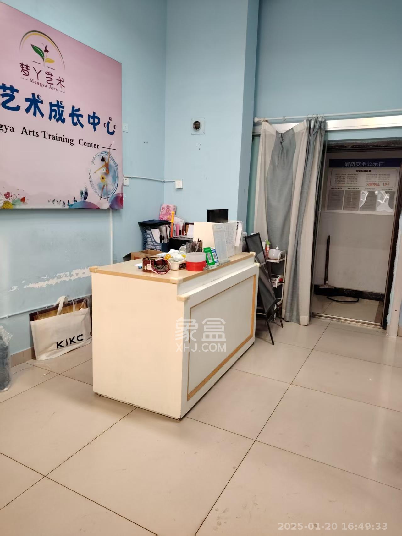 中建芙蓉嘉苑 1室1厅1卫 1500.0元/月 中建芙蓉嘉苑 1室1厅1卫 1500.0元/月室内图