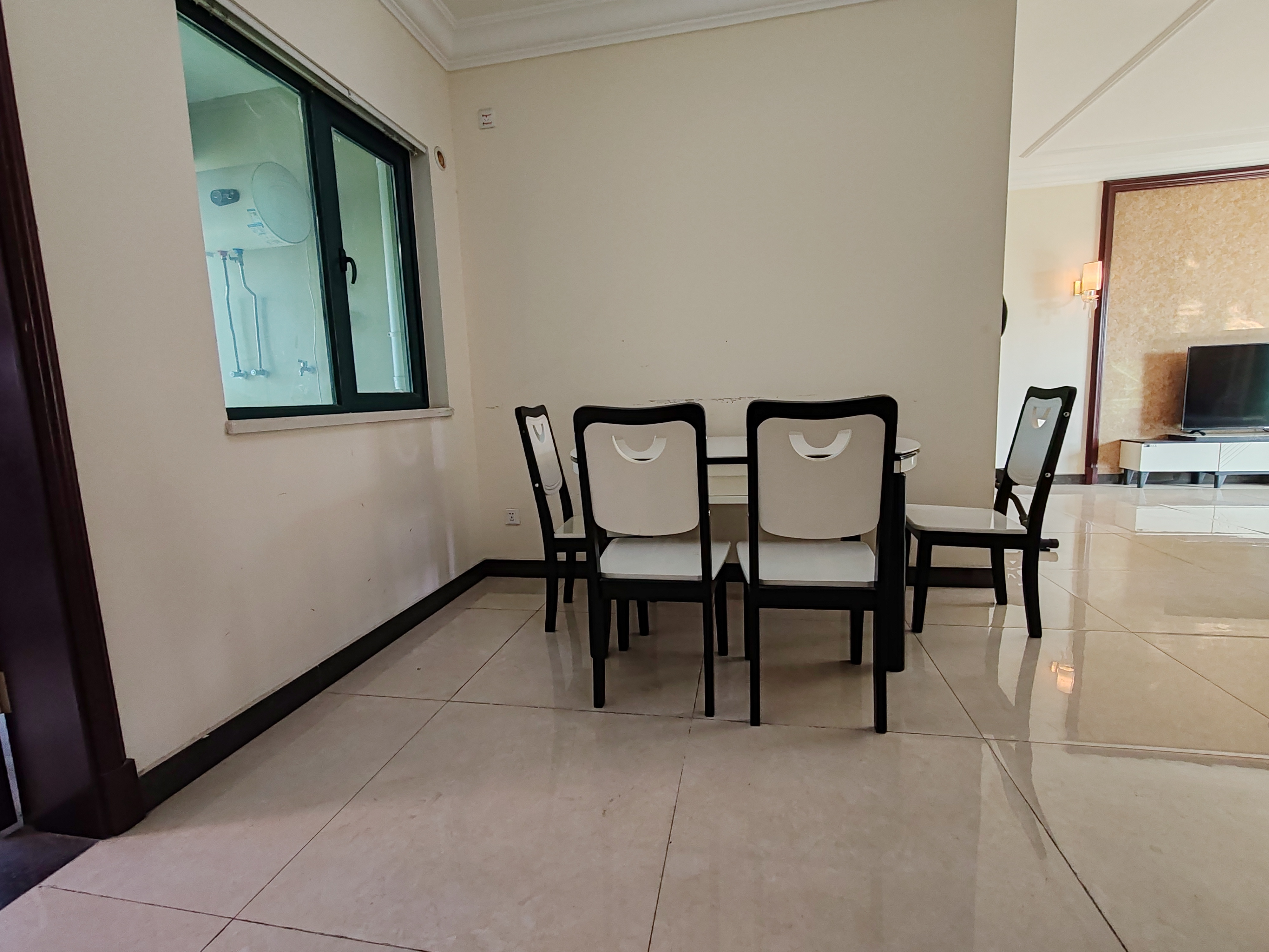 恒大绿洲 3室2厅2卫 2180.0元/月 恒大绿洲 3室2厅2卫 2180.0元/月室内图