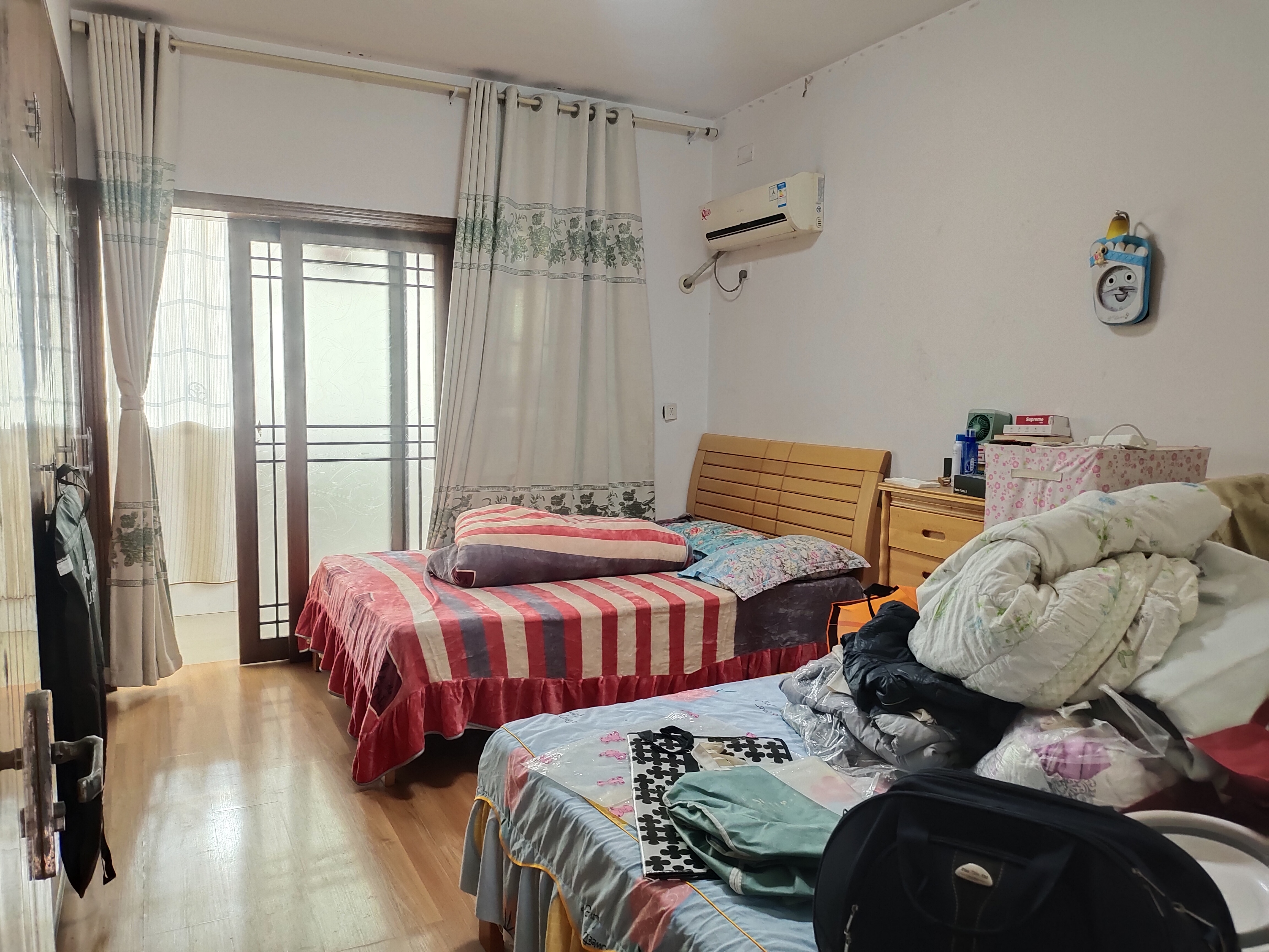 鑫都苑  3室2厅2卫    57.0万 鑫都苑  3室2厅2卫    57.0万卧室