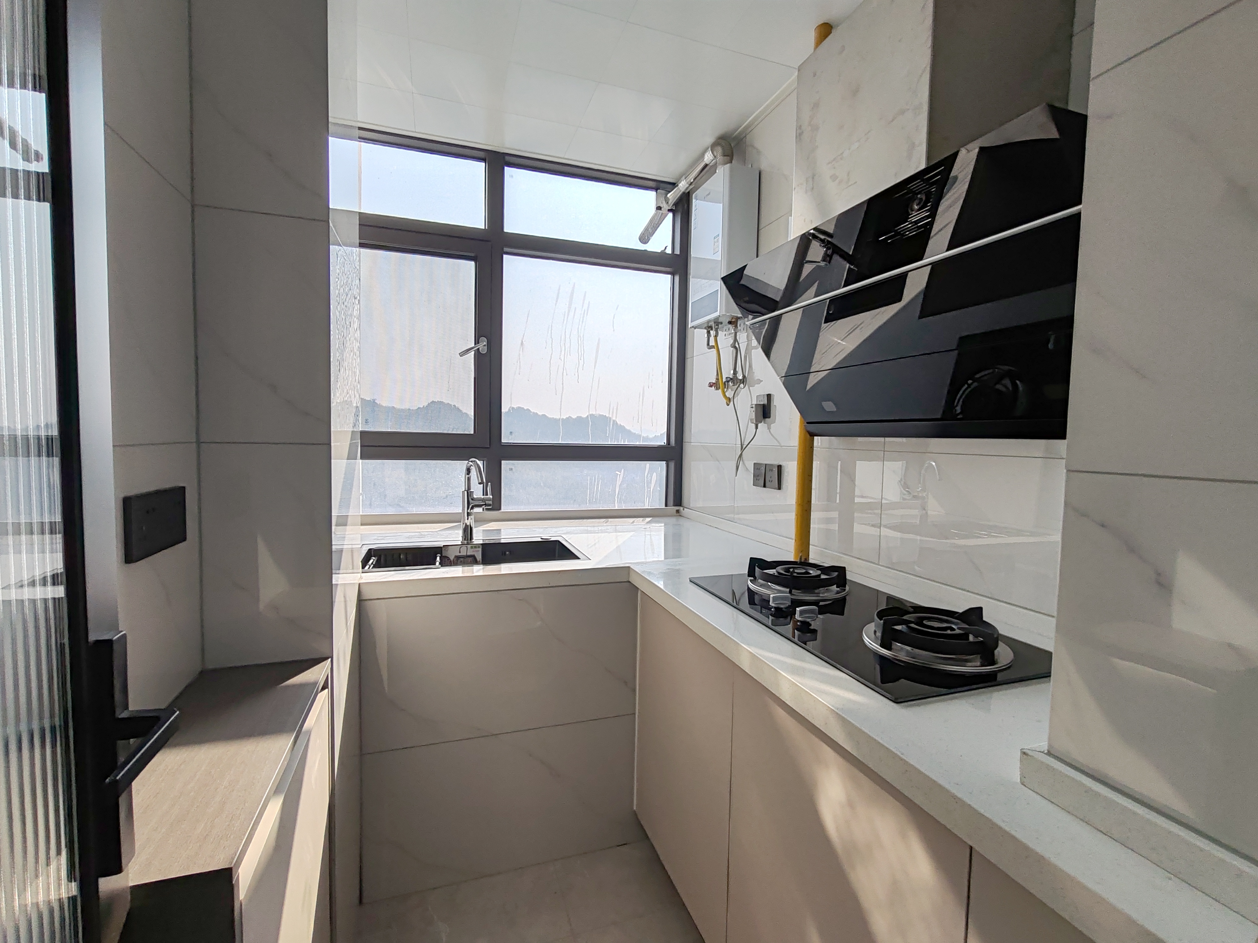 湘运大厦 1室1厅1卫 1180.0元/月 湘运大厦 1室1厅1卫 1180.0元/月室内图