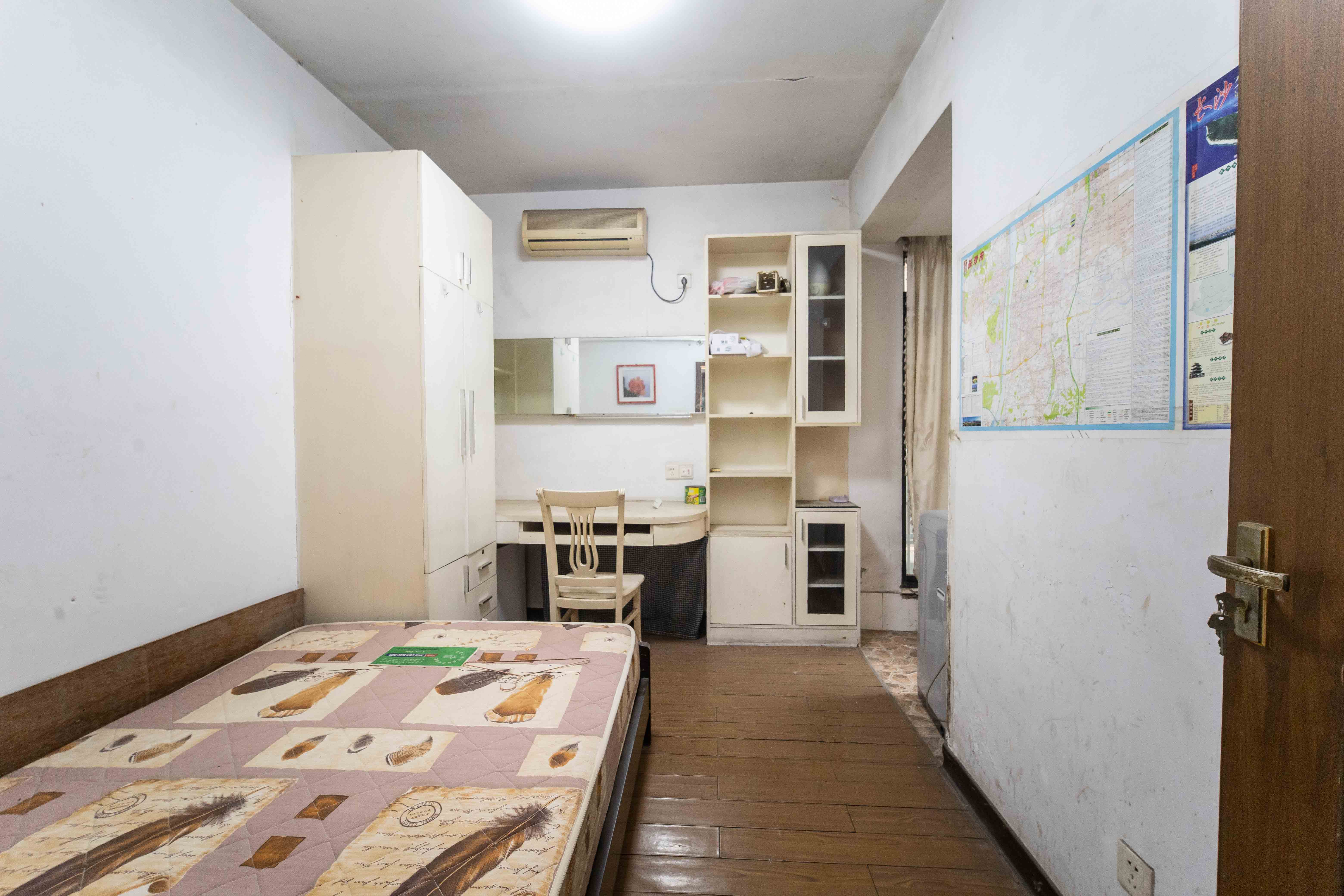 中江锦城  3室2厅2卫   89.80万卧室