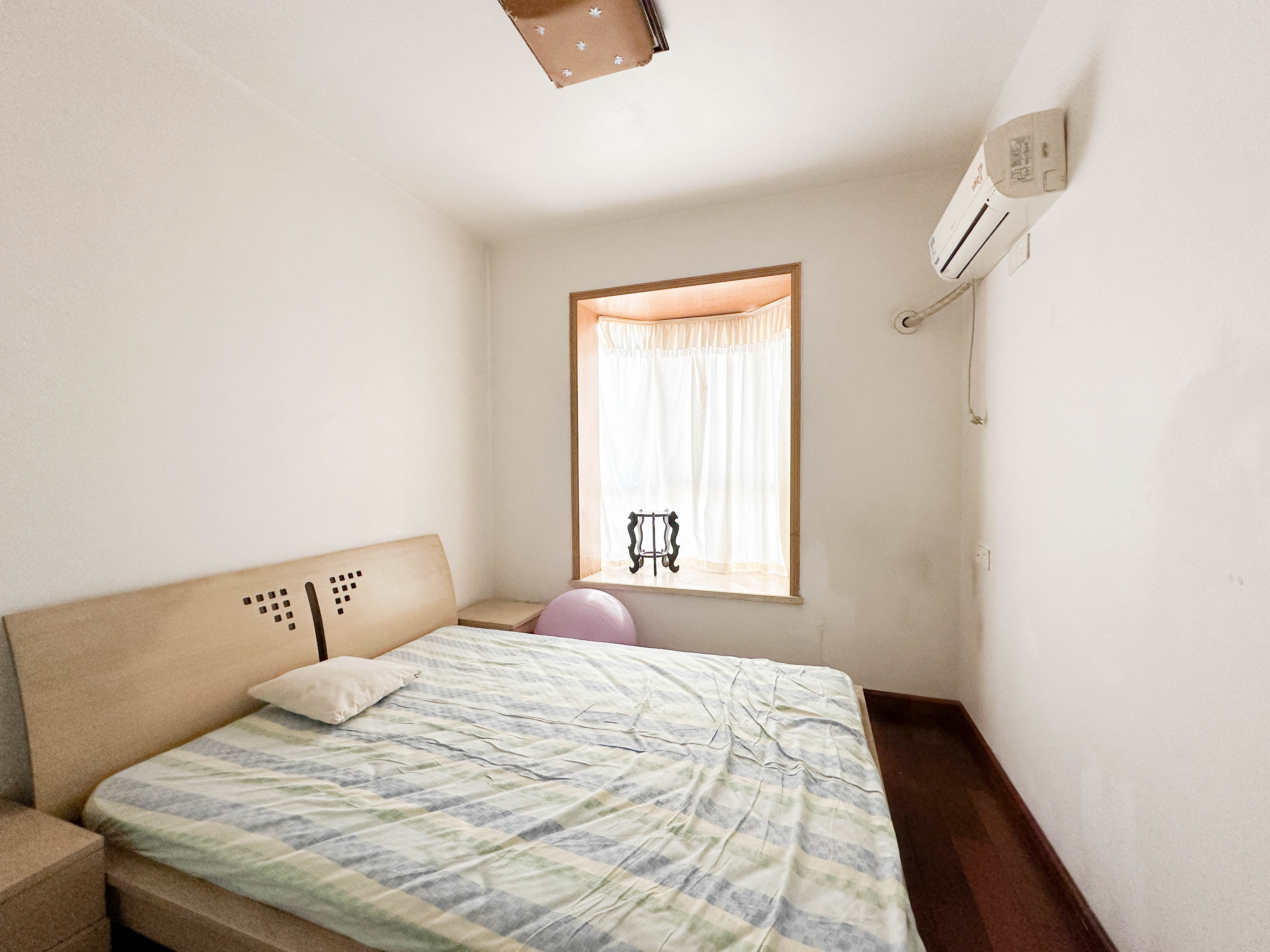 鑫天芙蓉  1室0厅0卫    84.8万 鑫天芙蓉  1室0厅0卫    84.8万卧室