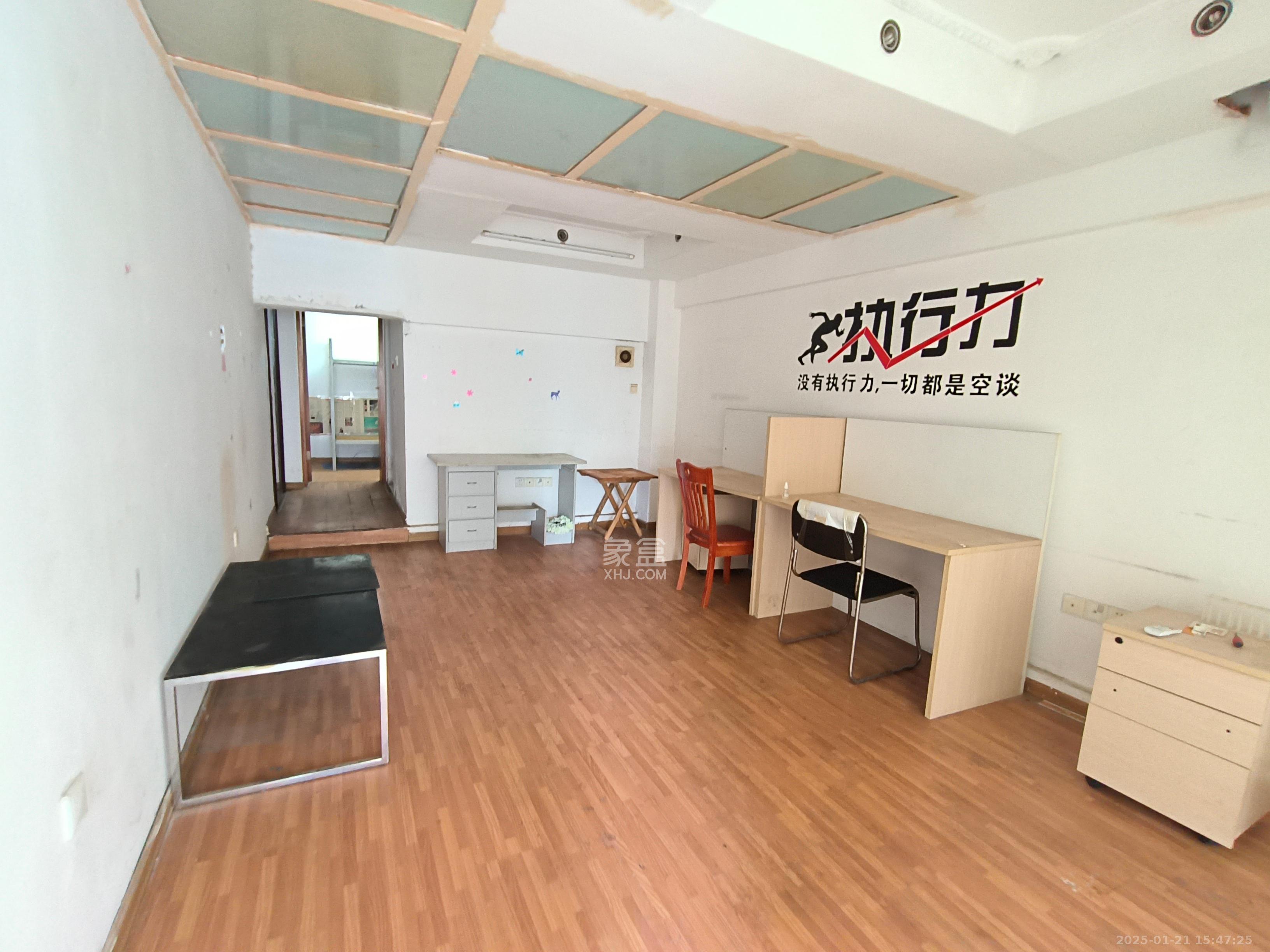 鸿飞大厦  3室2厅1卫   2800.00元/月室内图