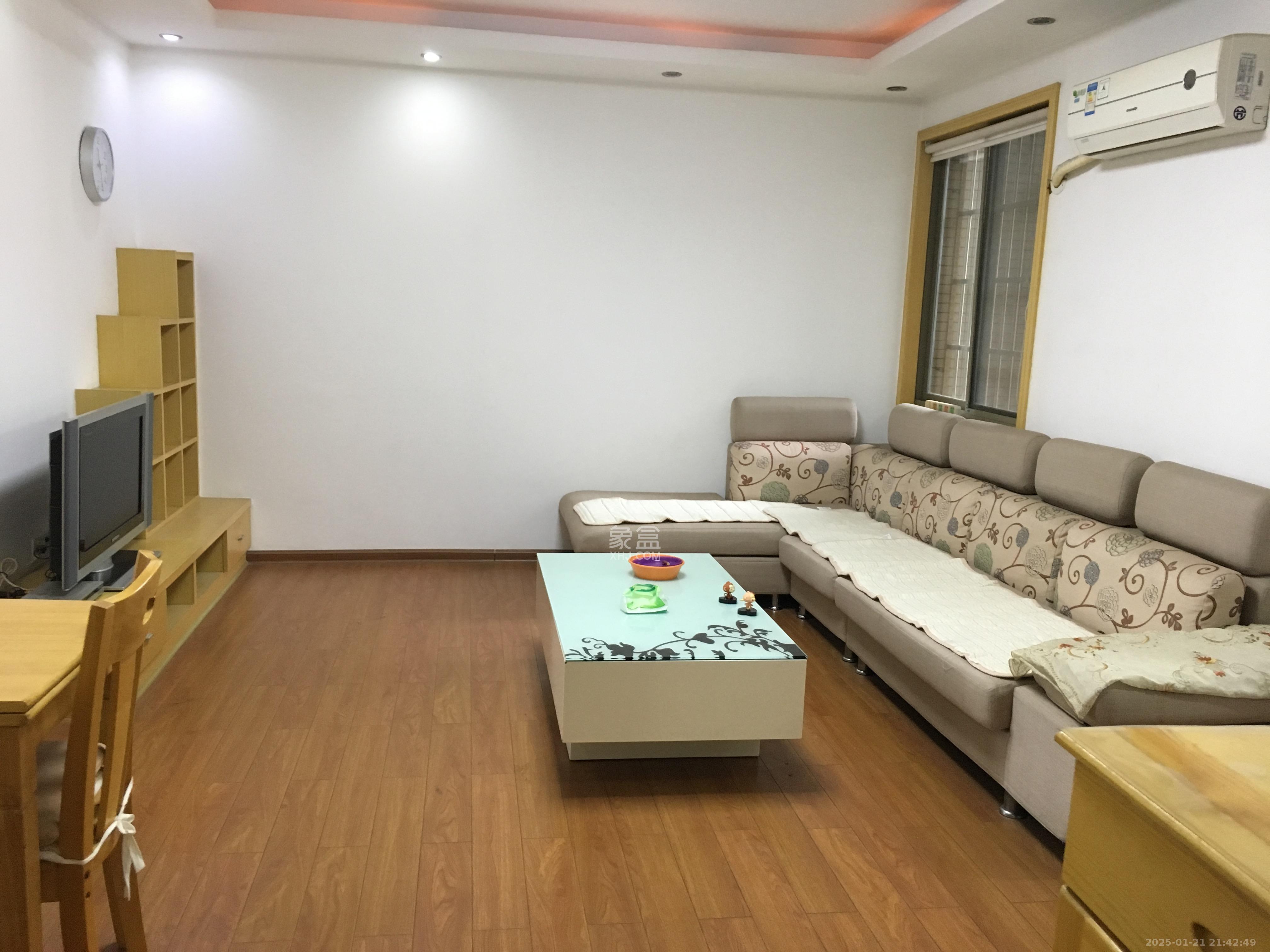 层上观邸  3室2厅1卫   2400.00元/月室内图