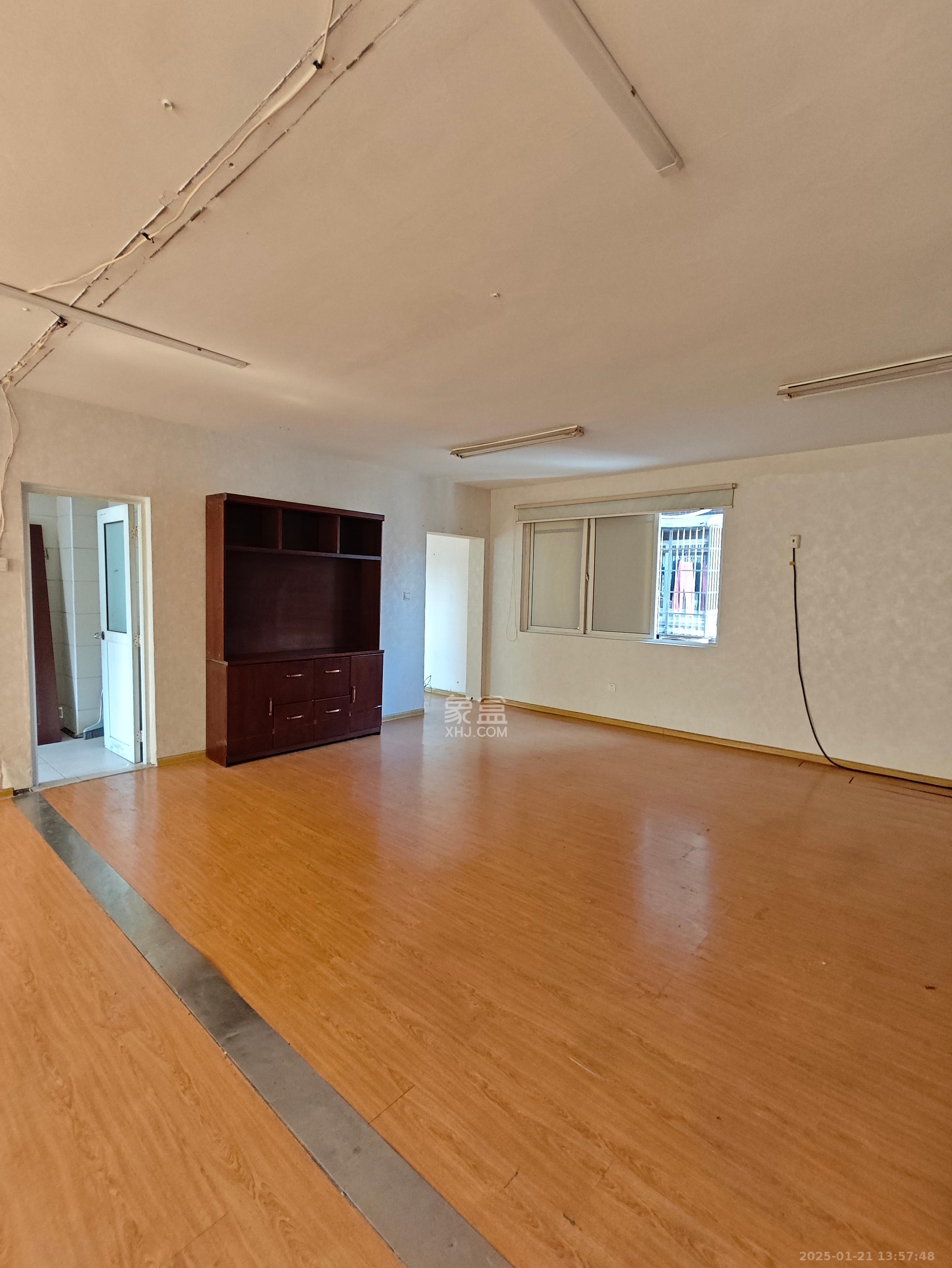 巧克力空间(建鸿达现代大厦) 1室1厅1卫 1600.0元/月 巧克力空间(建鸿达现代大厦) 1室1厅1卫 1600.0元/月室内图