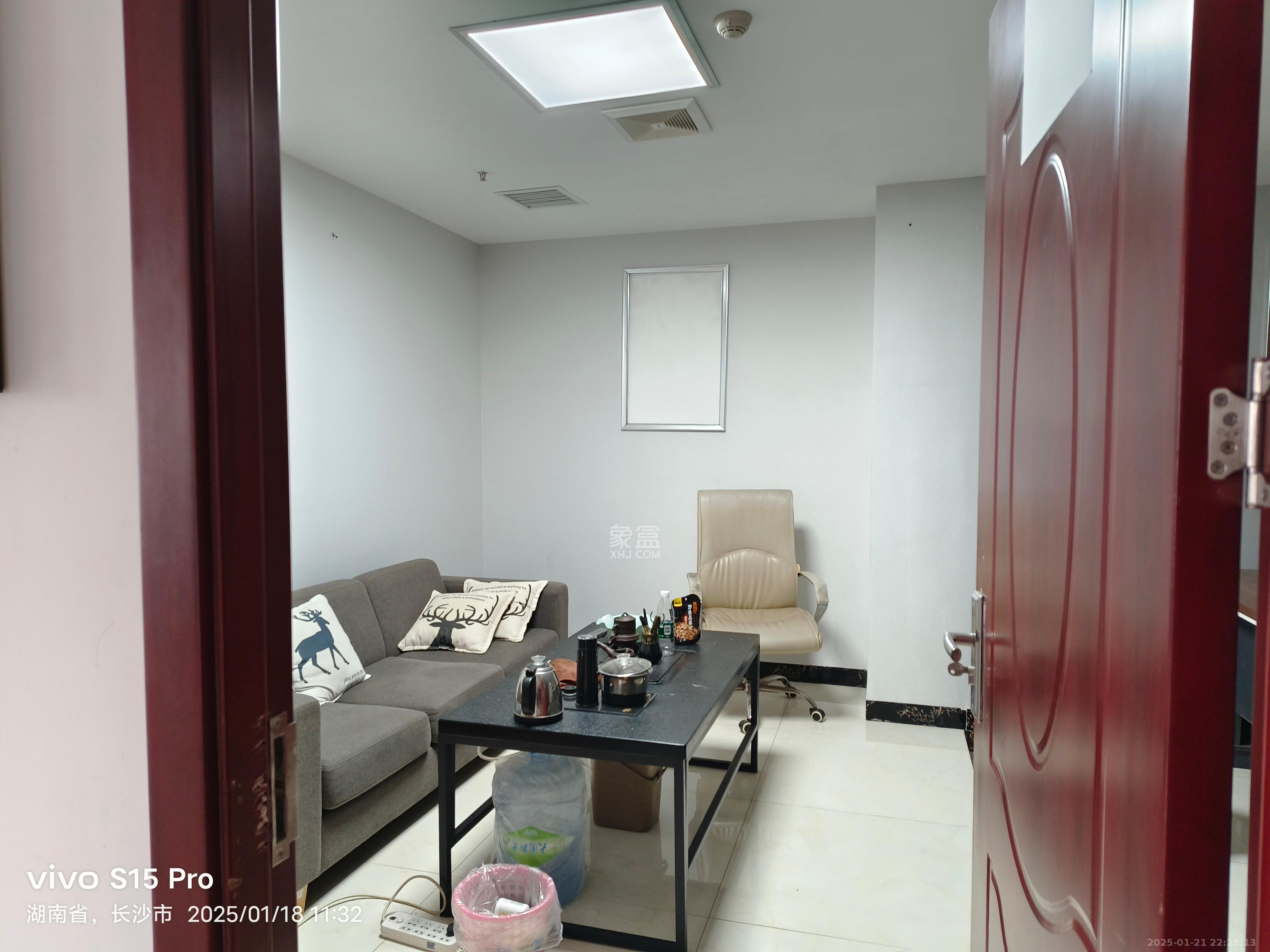 高信向日葵 1室1厅1卫 35000.0元/月 高信向日葵 1室1厅1卫 35000.0元/月室内图