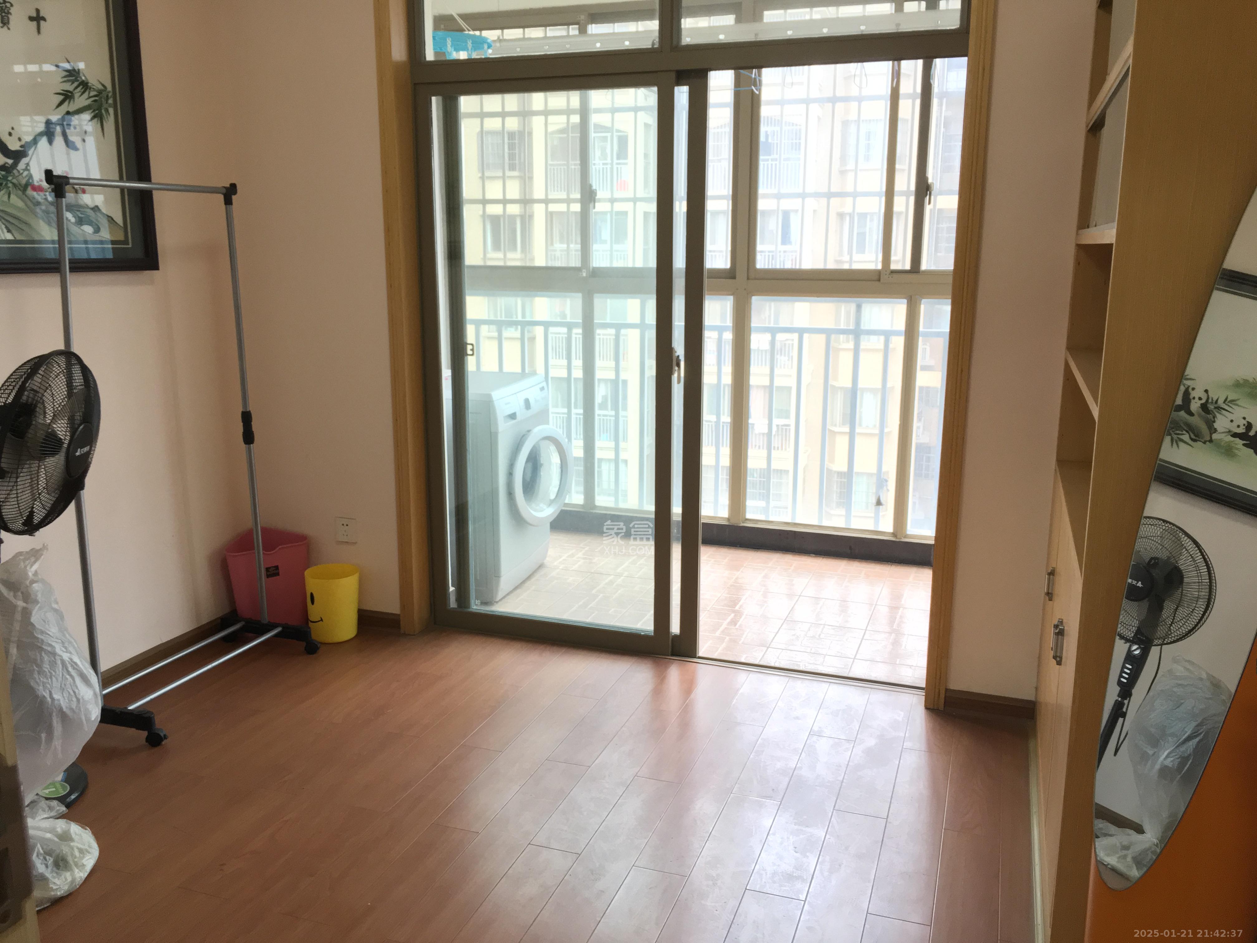层上观邸  3室2厅1卫   2400.00元/月室内图