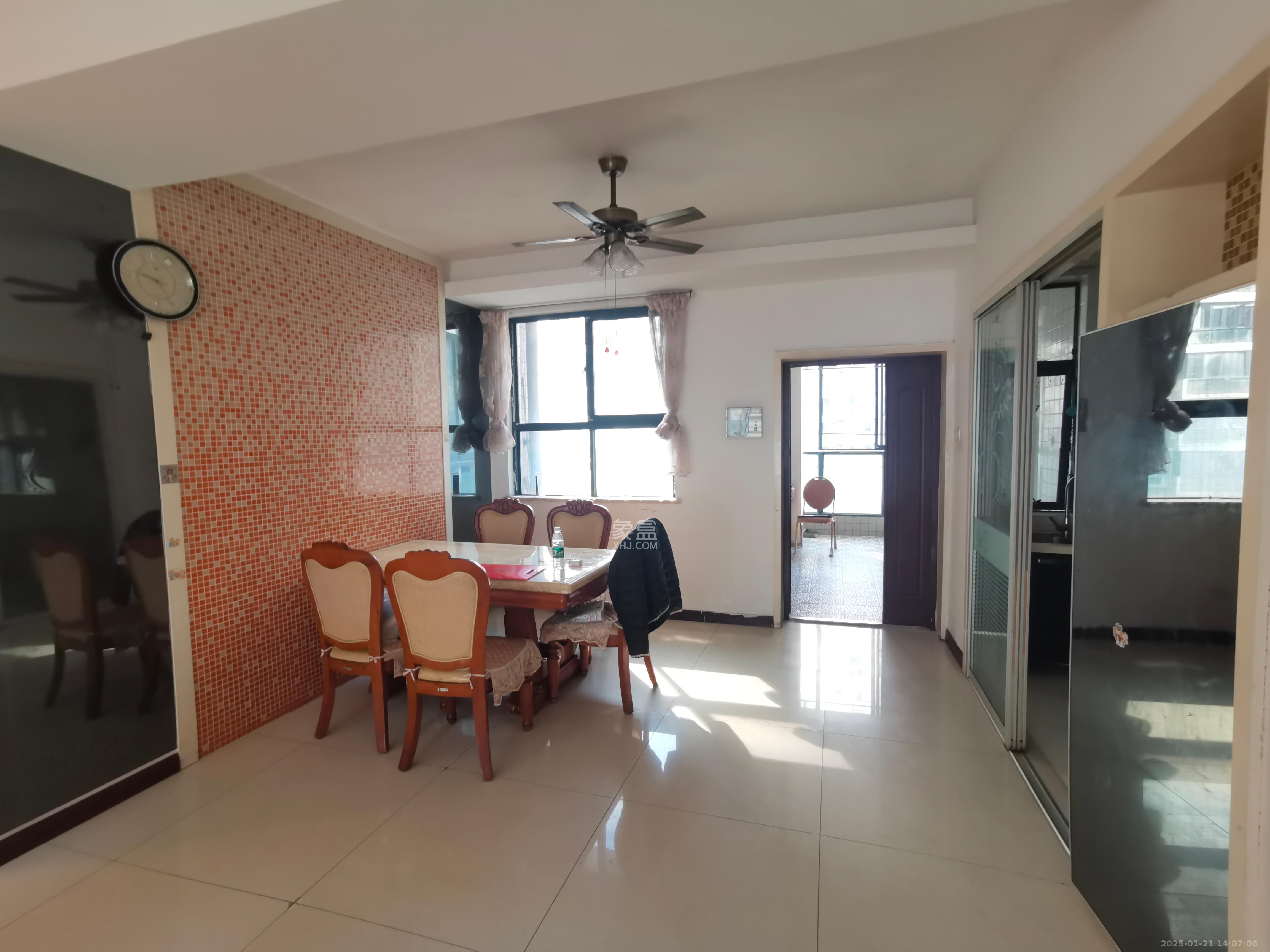 湘江世纪城揽江苑 3室2厅2卫 3200.0元/月 湘江世纪城揽江苑 3室2厅2卫 3200.0元/月室内图