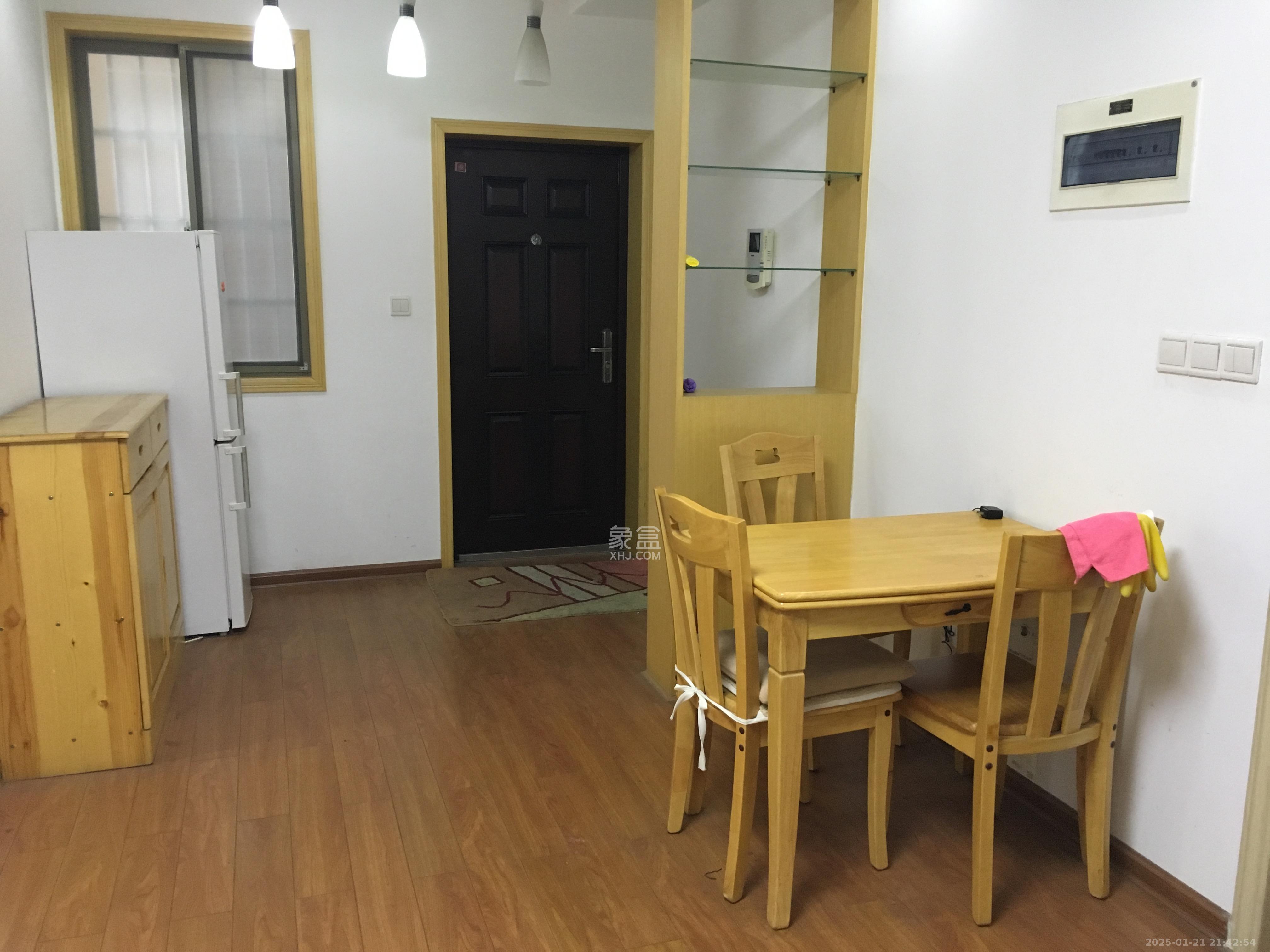 层上观邸  3室2厅1卫   2400.00元/月室内图