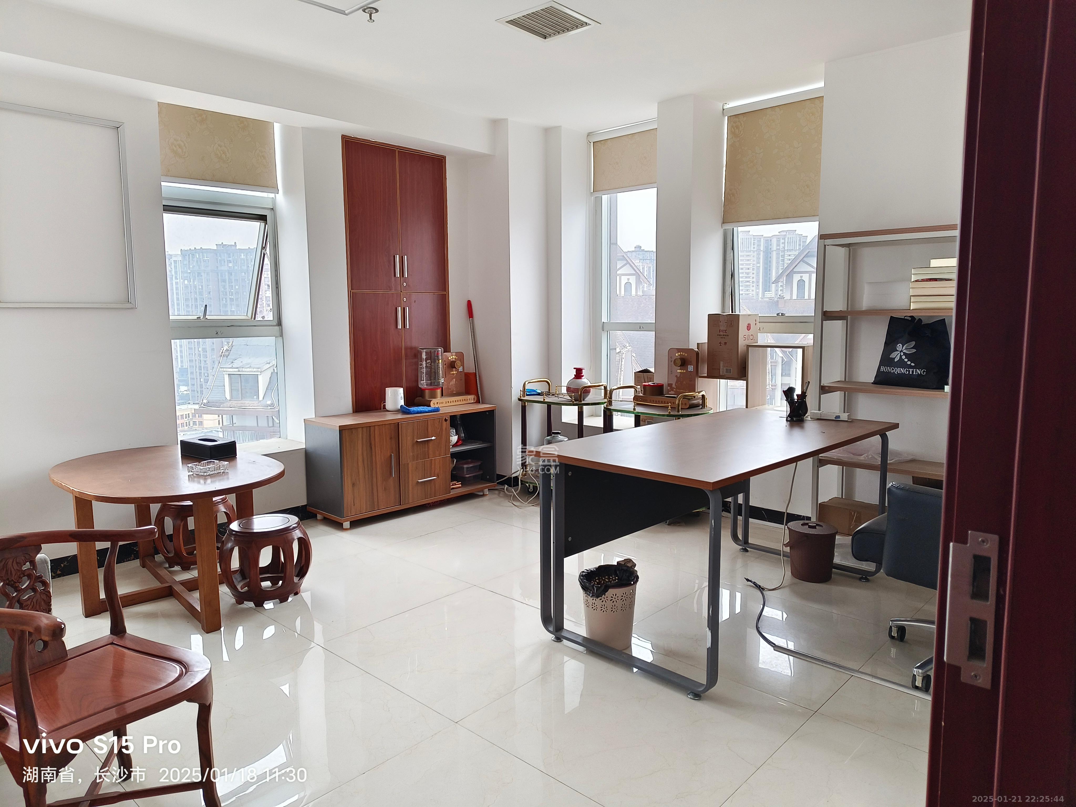 高信向日葵 1室1厅1卫 35000.0元/月 高信向日葵 1室1厅1卫 35000.0元/月室内图