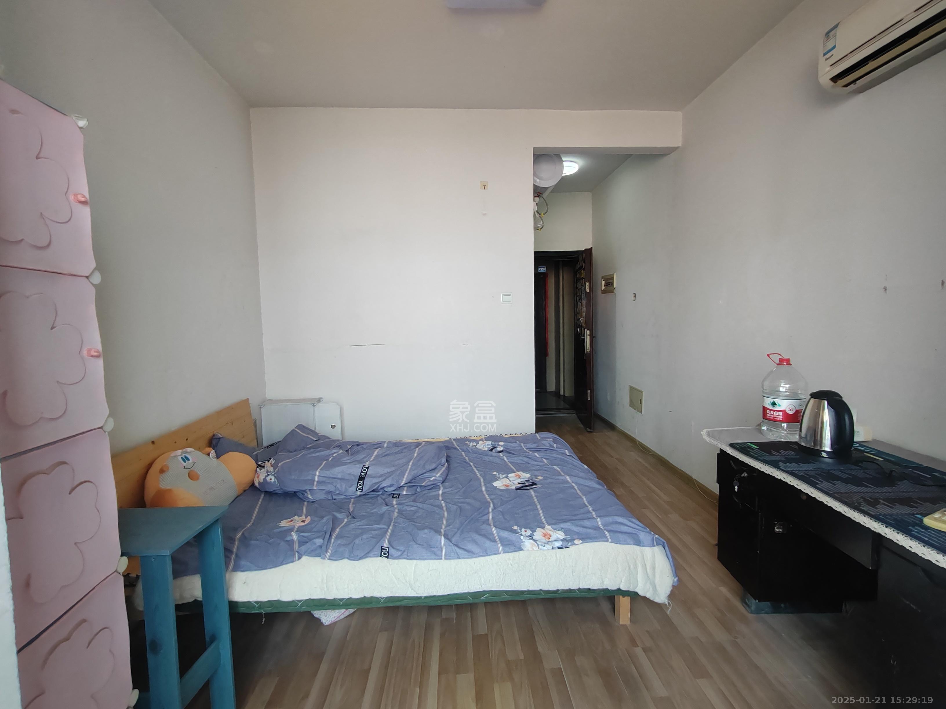 枫华府第  1室1厅1卫   800.00元/月室内图