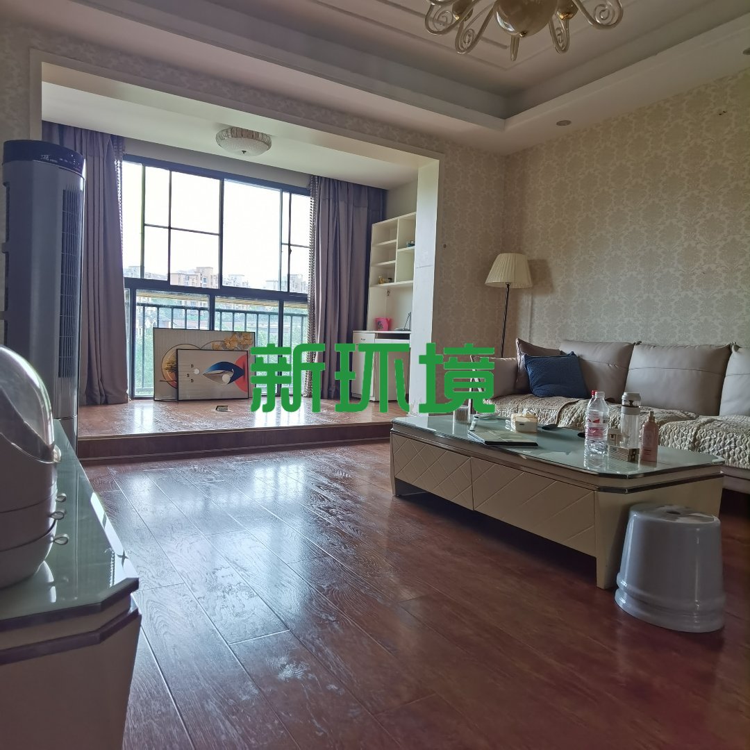 天门壹号  3室2厅2卫   71.80万客厅