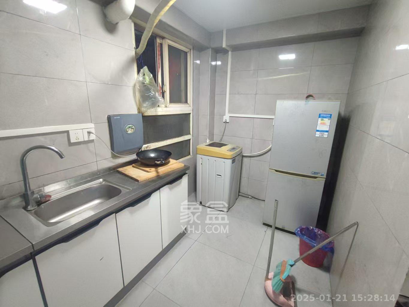 大众公寓(人人家宿舍) 1室1厅1卫 1600.0元/月 大众公寓(人人家宿舍) 1室1厅1卫 1600.0元/月室内图