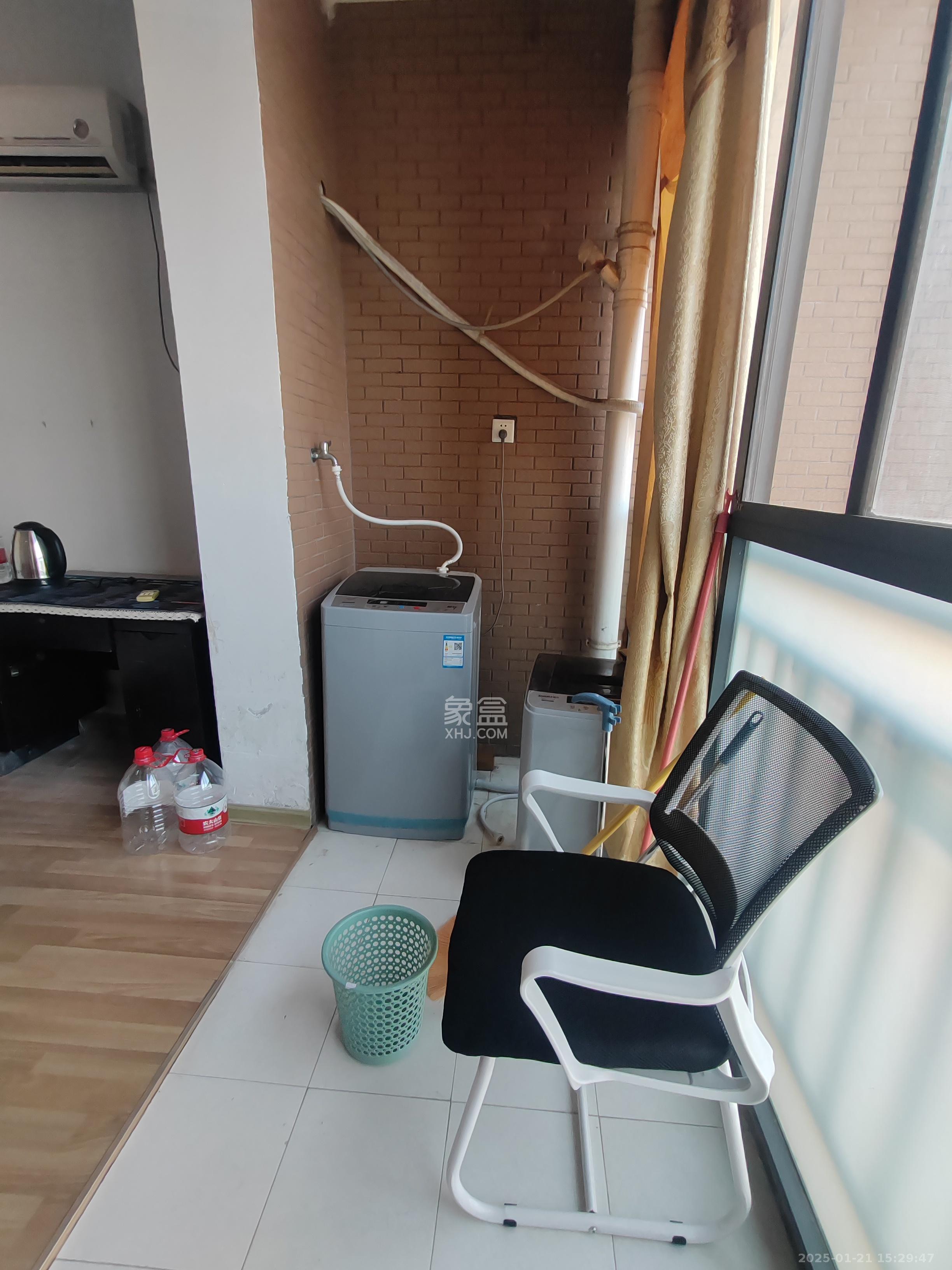 枫华府第 1室1厅1卫 800.0元/月 枫华府第 1室1厅1卫 800.0元/月室内图