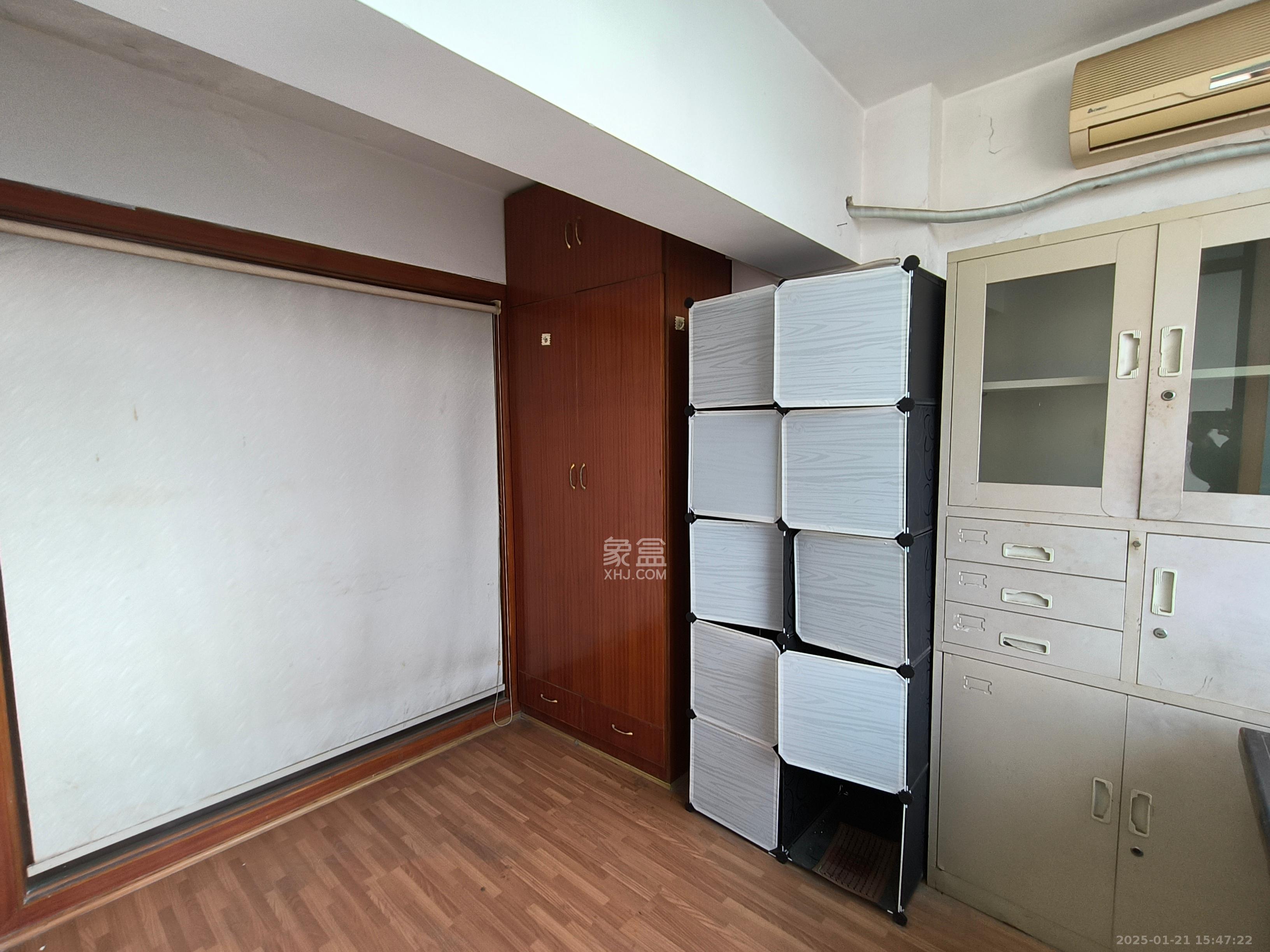 鸿飞大厦  3室2厅1卫   2800.00元/月室内图