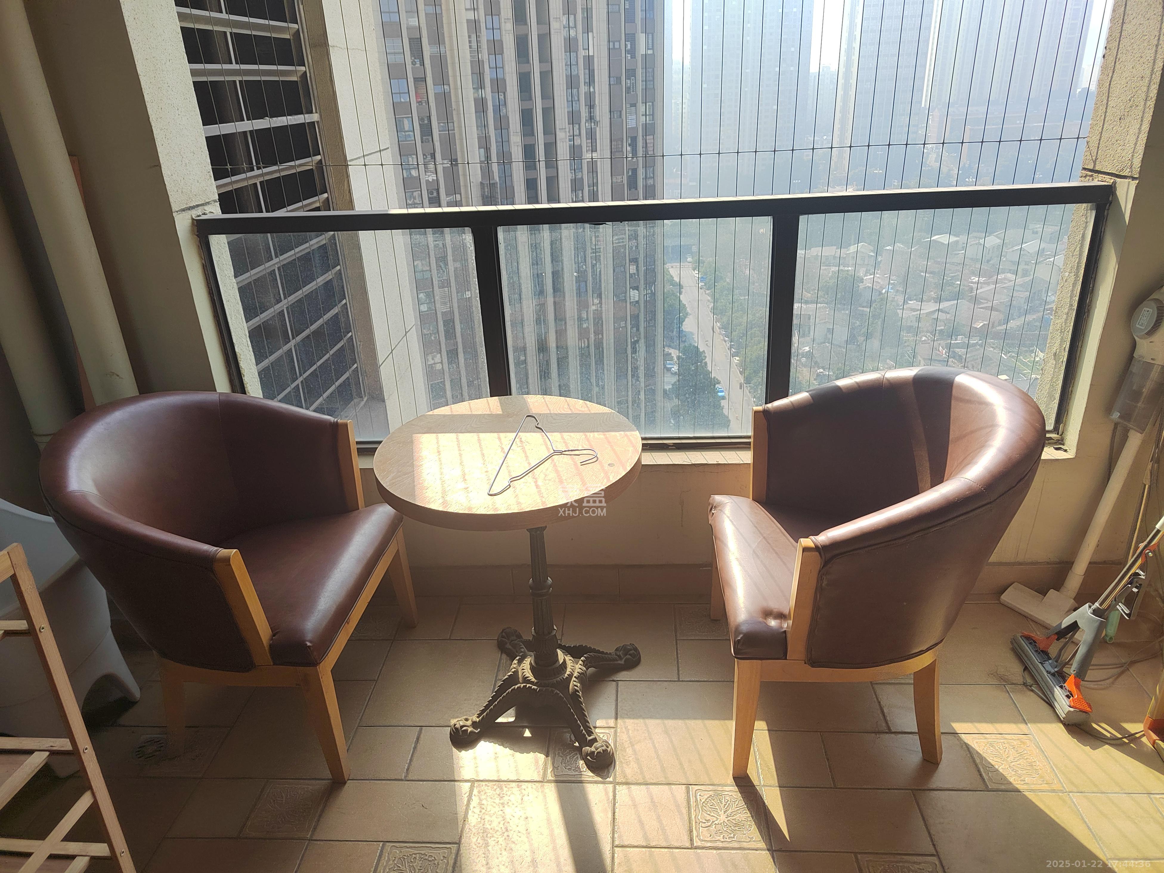 绿地中央广场  3室2厅2卫    3100.0元/月室内图