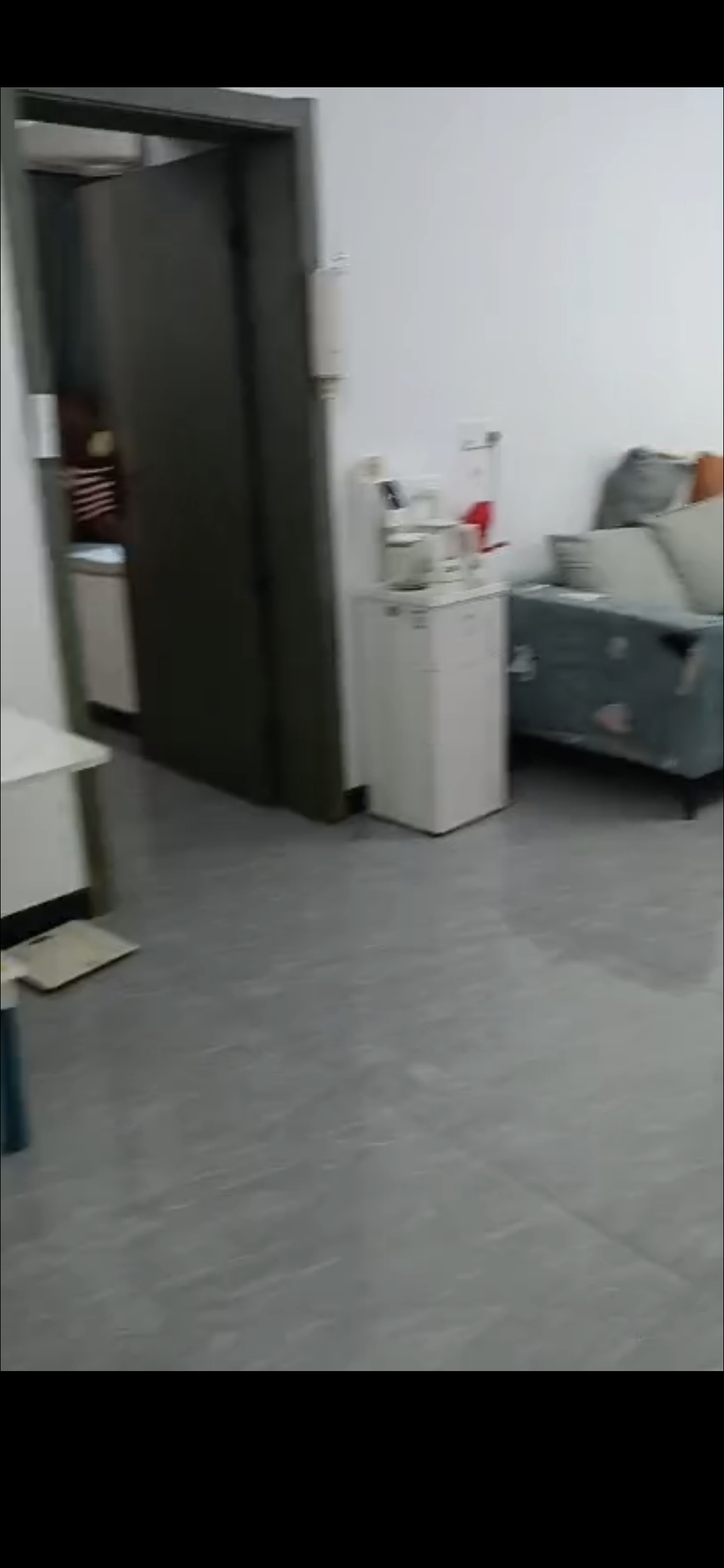 三一街区 1室0厅0卫 52.0万 三一街区 1室0厅0卫 52.0万客厅