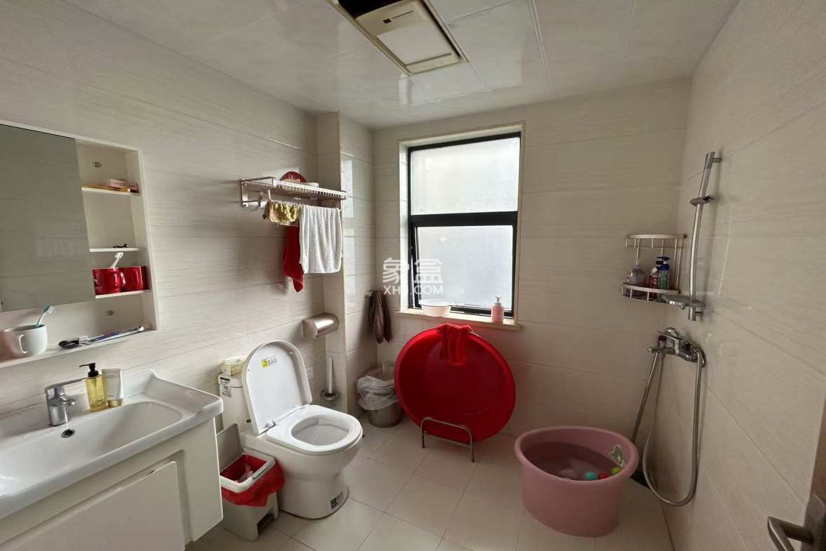 梓山湖领御  1室2厅1卫    66.8万 梓山湖领御  1室2厅1卫    66.8万客厅