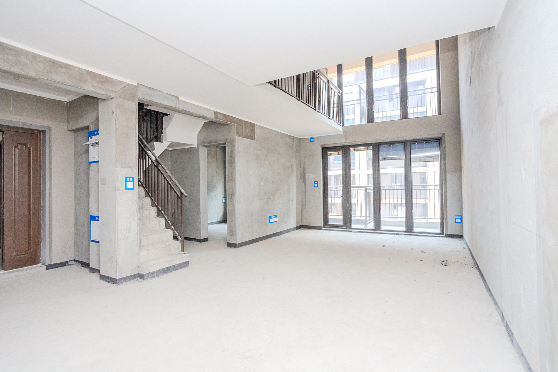 时代建发和著  5室2厅2卫   310.00万客厅