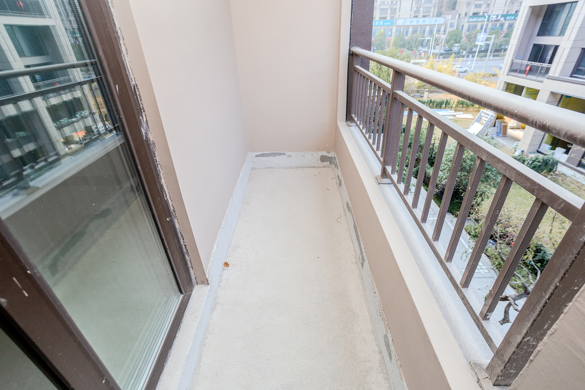 时代建发和著  5室2厅2卫   310.00万阳台