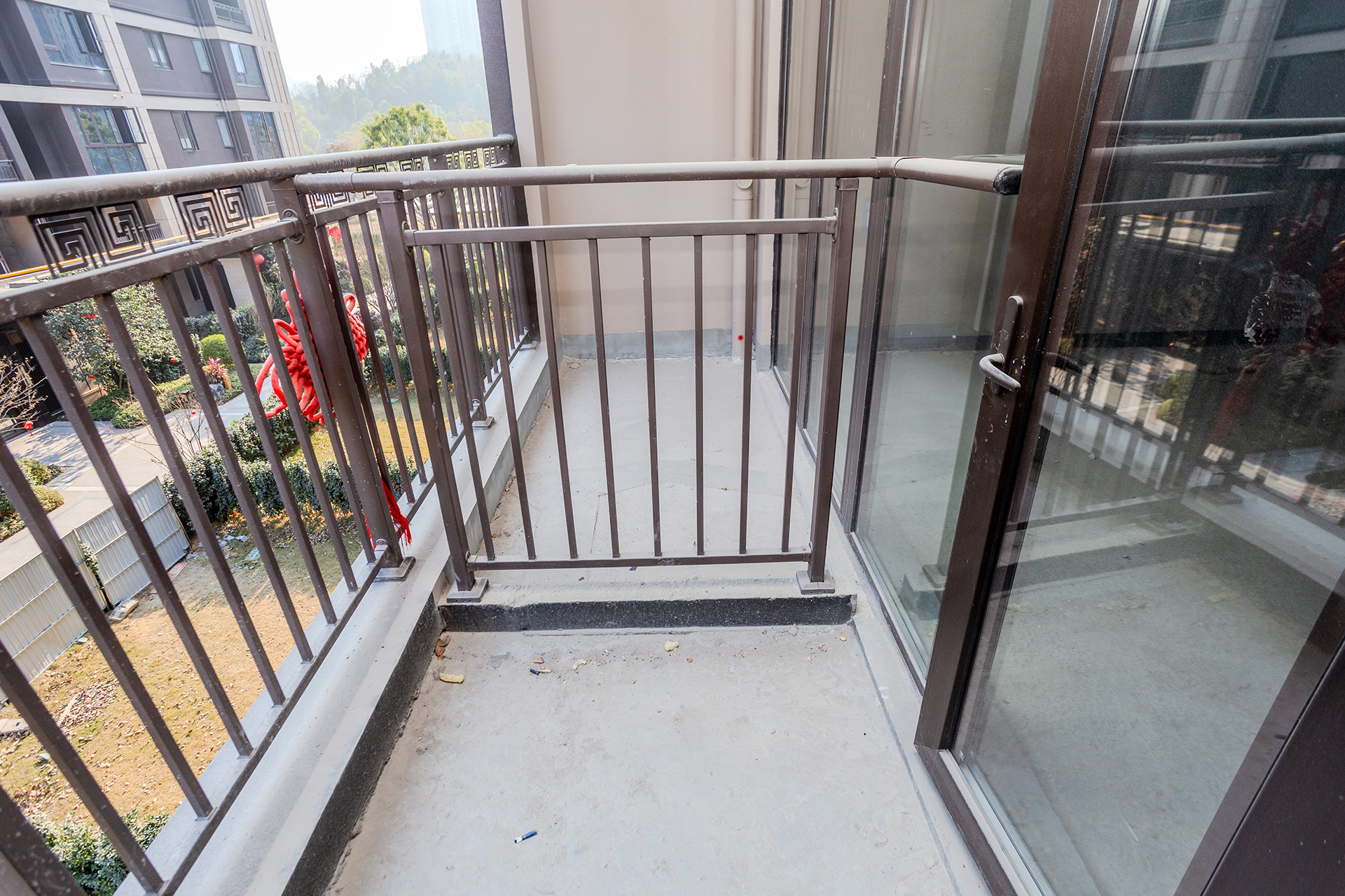 时代建发和著  5室2厅2卫   310.00万阳台