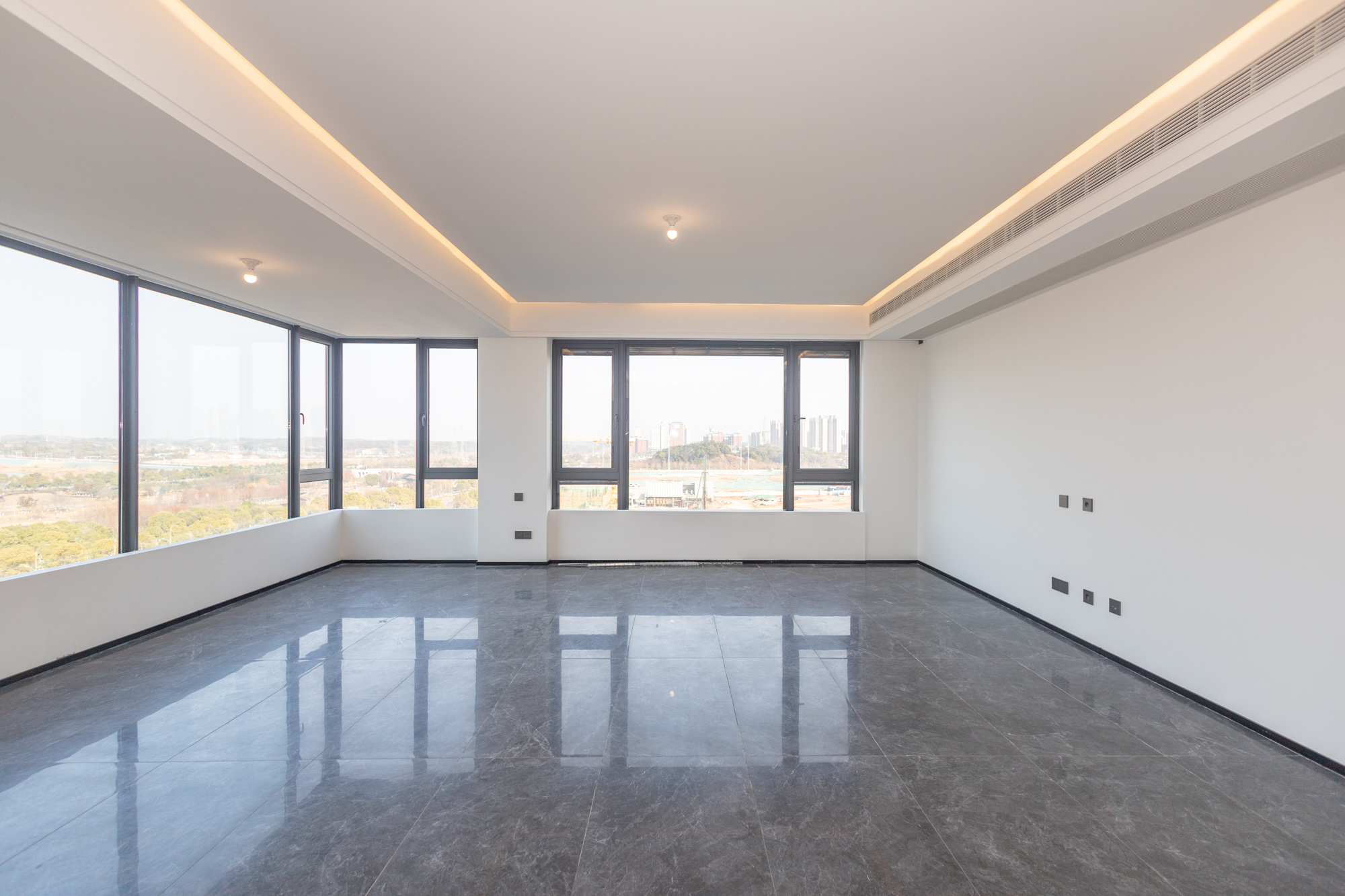 万科松湖天地  5室2厅4卫    357.8万 万科松湖天地  5室2厅4卫    357.8万客厅