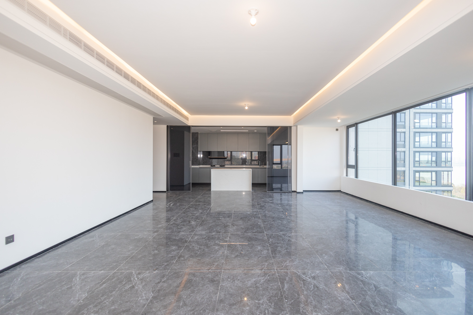 万科松湖天地  5室2厅4卫    357.8万 万科松湖天地  5室2厅4卫    357.8万客厅