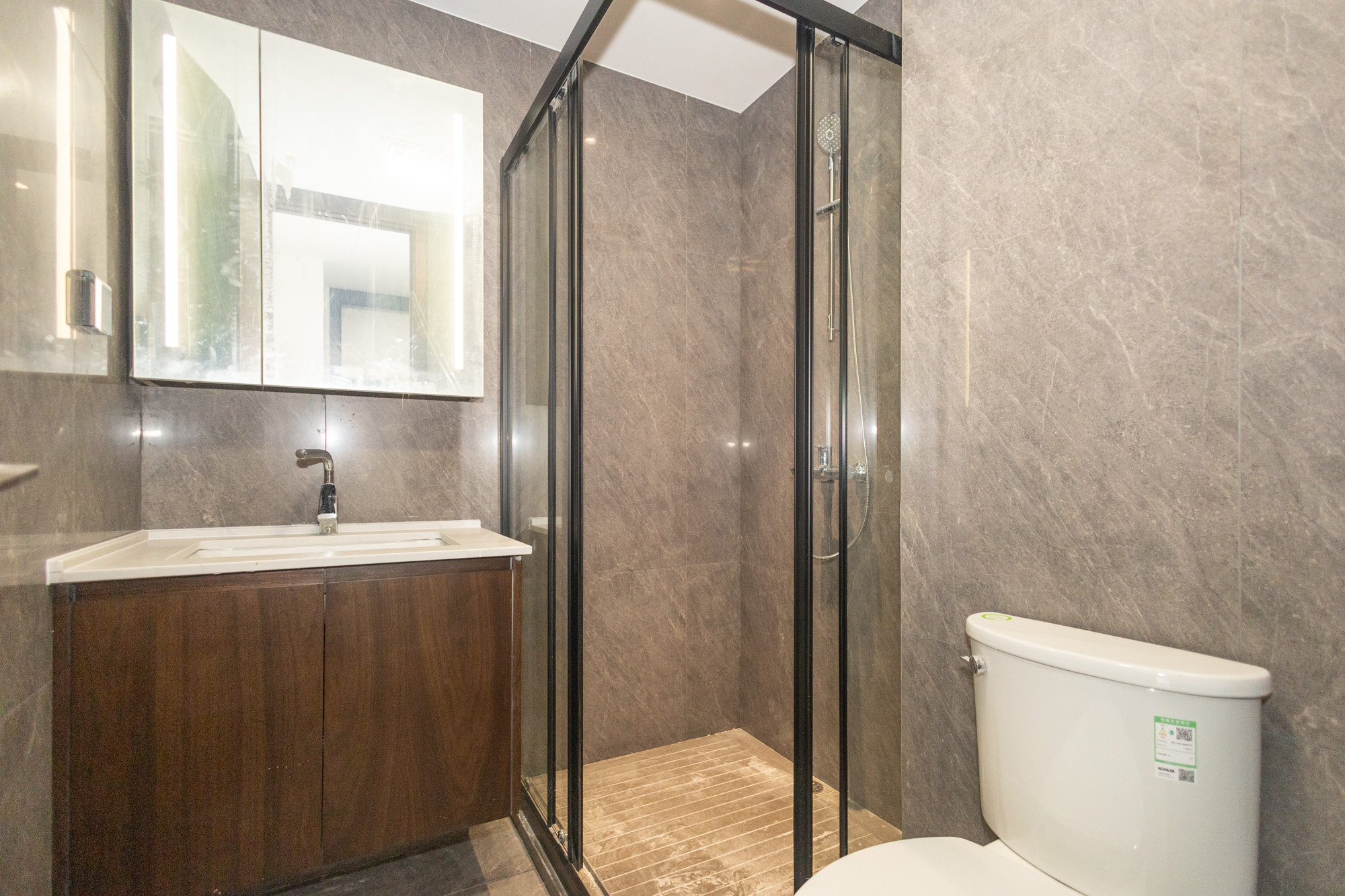 万科松湖天地  5室2厅4卫    357.8万 万科松湖天地  5室2厅4卫    357.8万卫生间