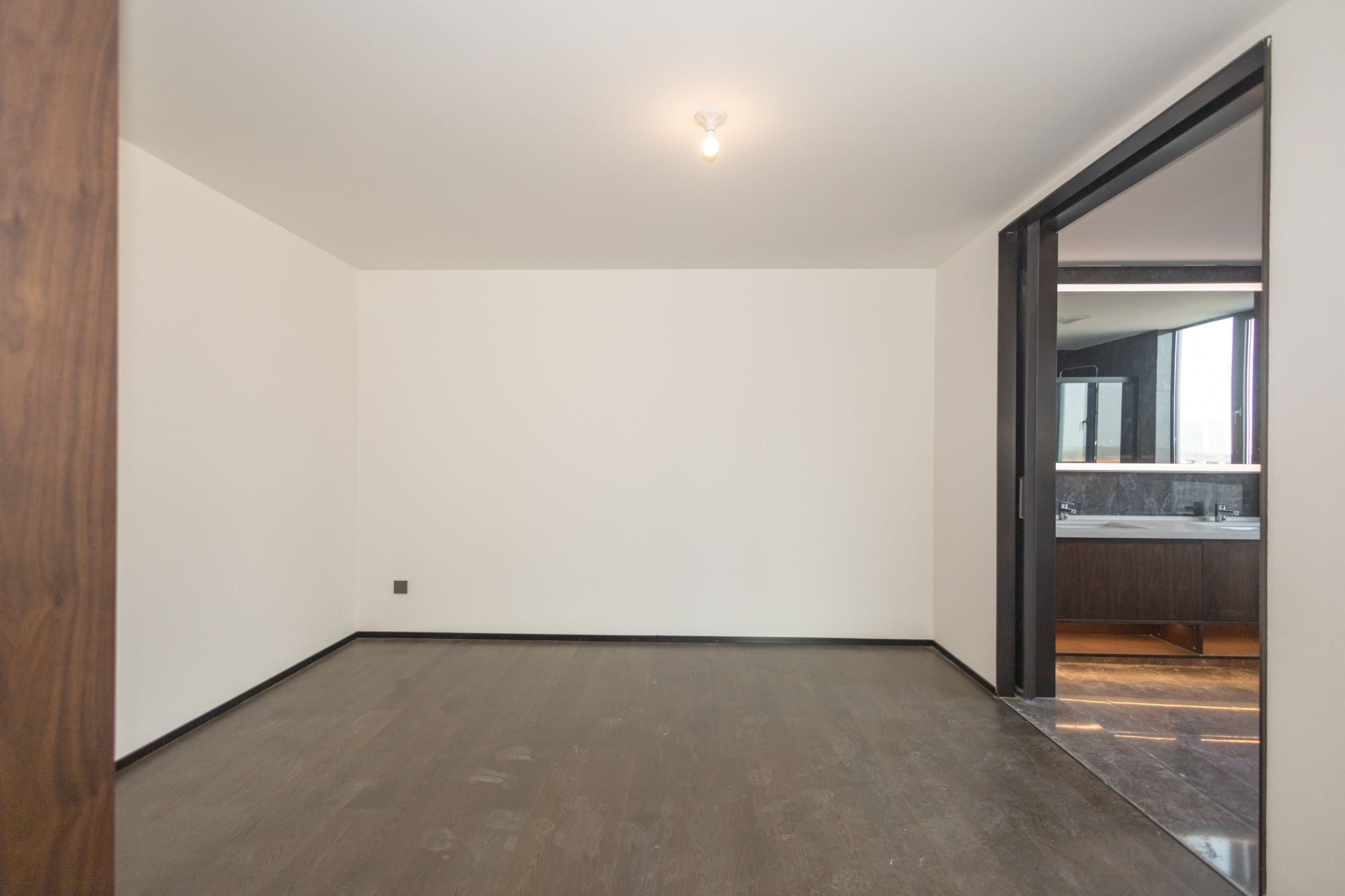 万科松湖天地  5室2厅4卫    357.8万 万科松湖天地  5室2厅4卫    357.8万卧室