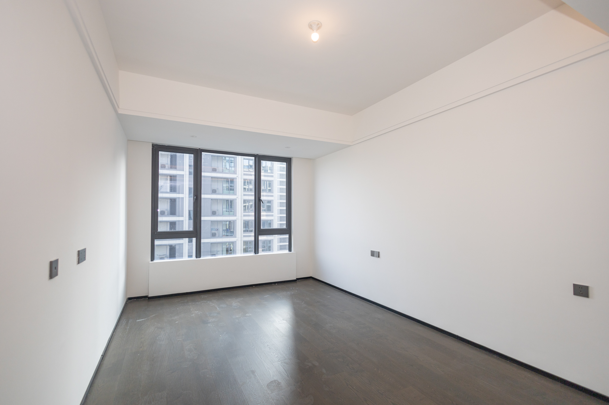 万科松湖天地  5室2厅4卫    357.8万 万科松湖天地  5室2厅4卫    357.8万卧室