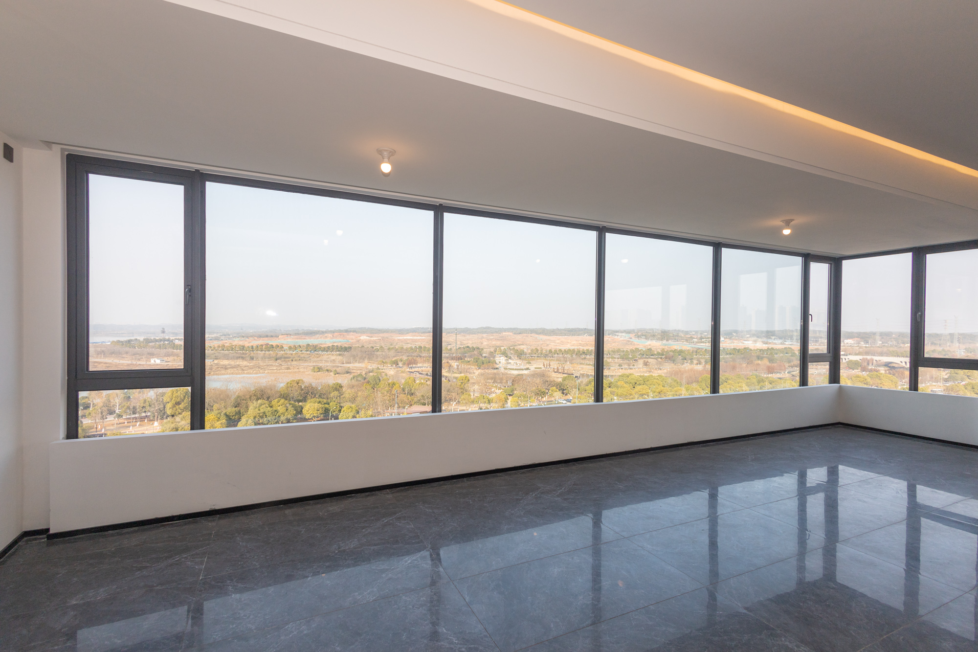 万科松湖天地  5室2厅4卫    357.8万 万科松湖天地  5室2厅4卫    357.8万阳台