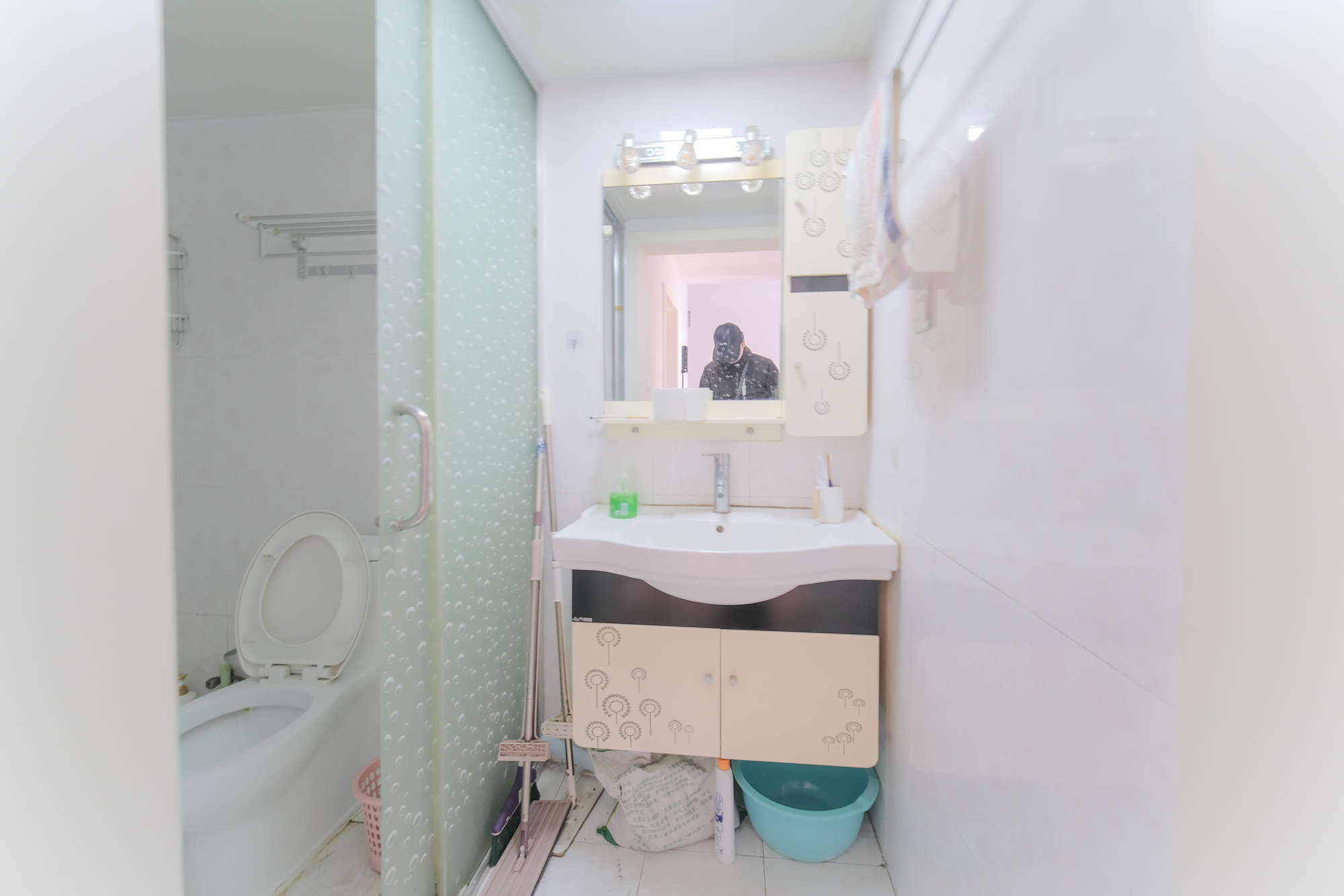 三一街区  2室2厅1卫   52.00万卫生间
