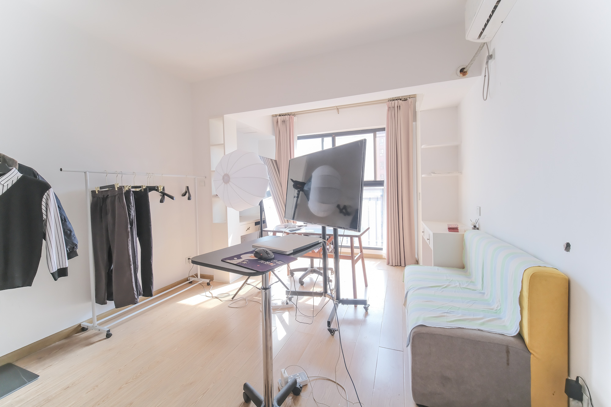 三一街区  2室2厅1卫   52.00万卧室