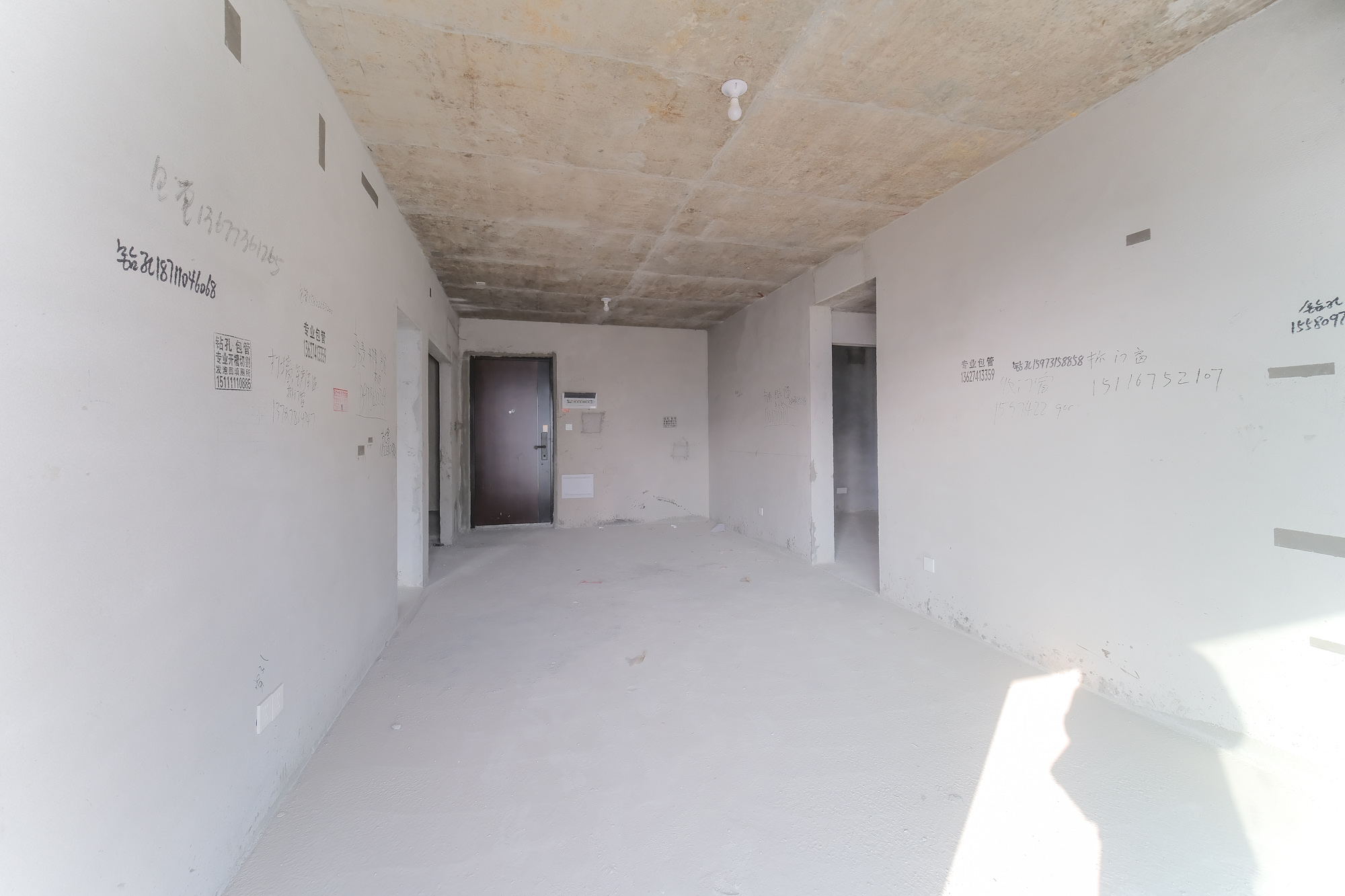 爱情公望府 3室2厅1卫 92.0万 爱情公望府 3室2厅1卫 92.0万客厅