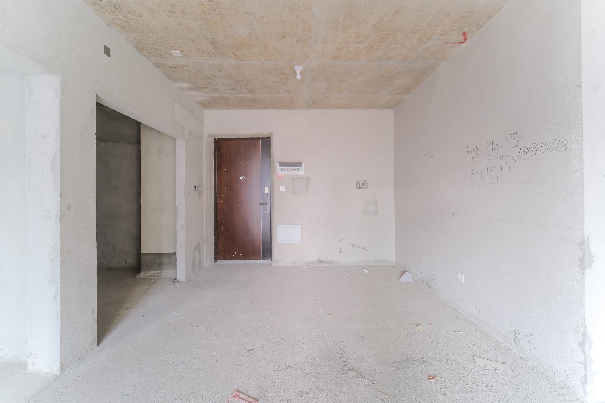 爱情公望府 3室2厅1卫 92.0万 爱情公望府 3室2厅1卫 92.0万客厅