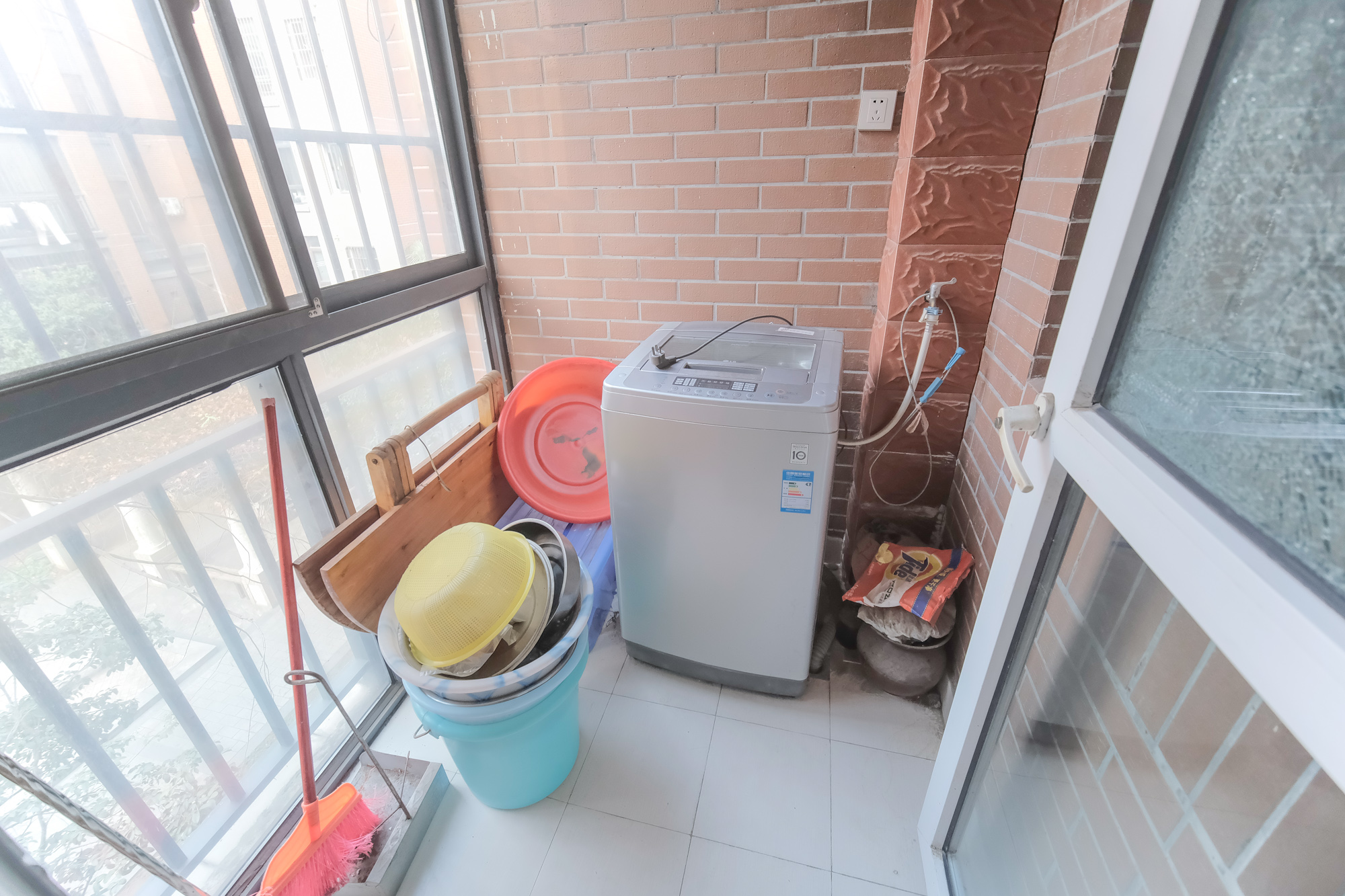 山水湾  3室2厅2卫    63.0万 山水湾  3室2厅2卫    63.0万阳台