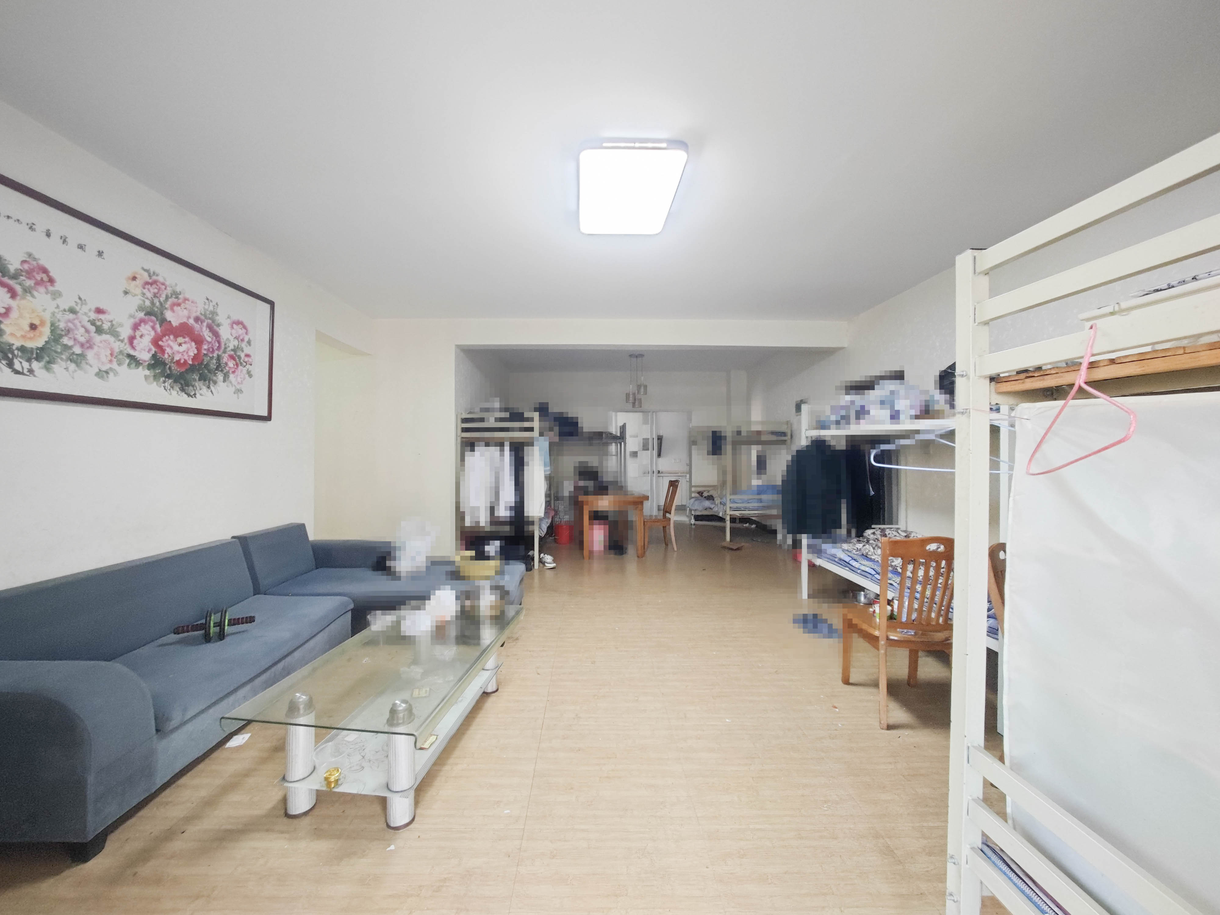 水映青山  3室2厅1卫   110.00万客厅