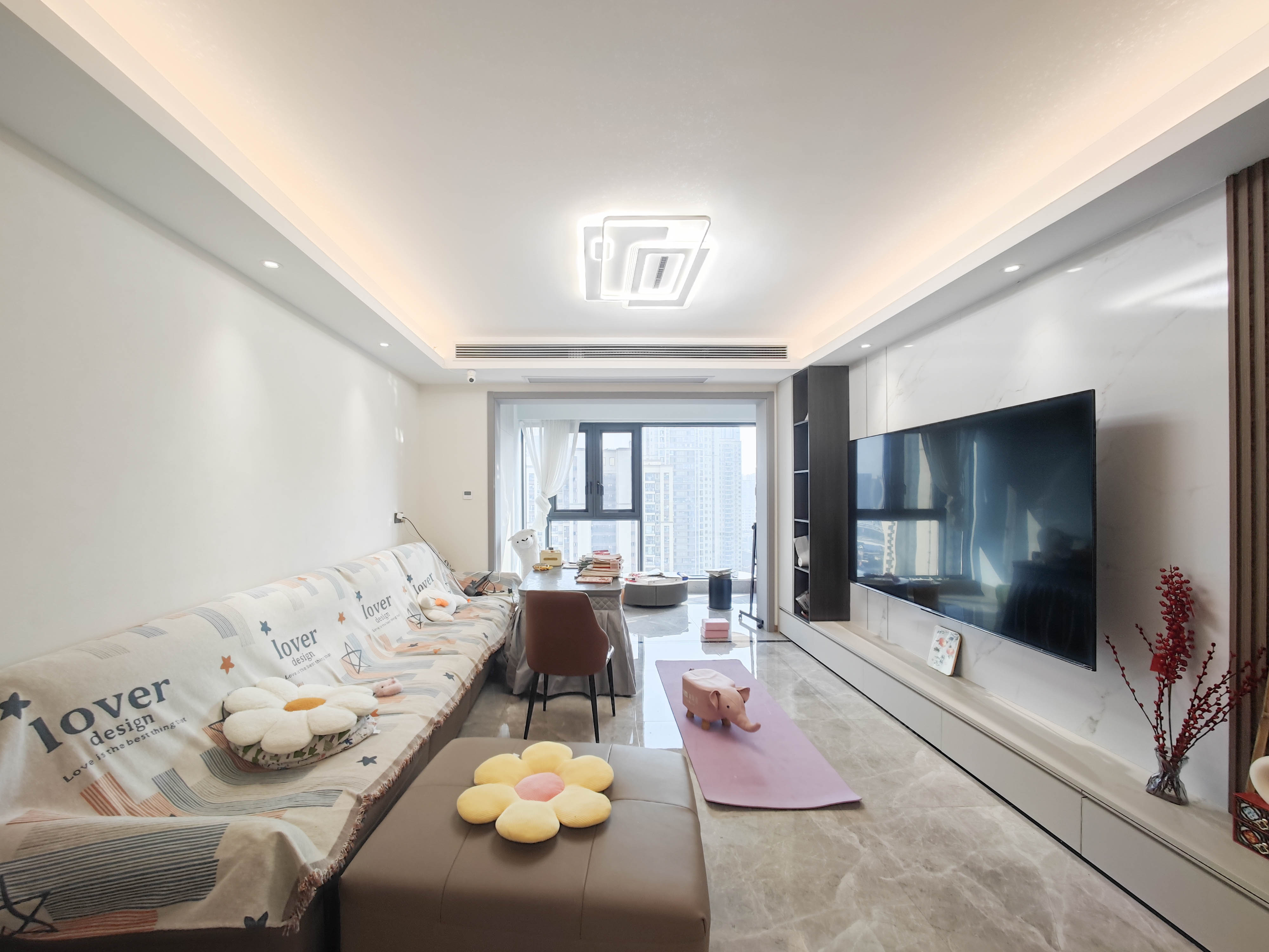 旭辉雨花郡  4室2厅2卫    220.0万 旭辉雨花郡  4室2厅2卫    220.0万客厅