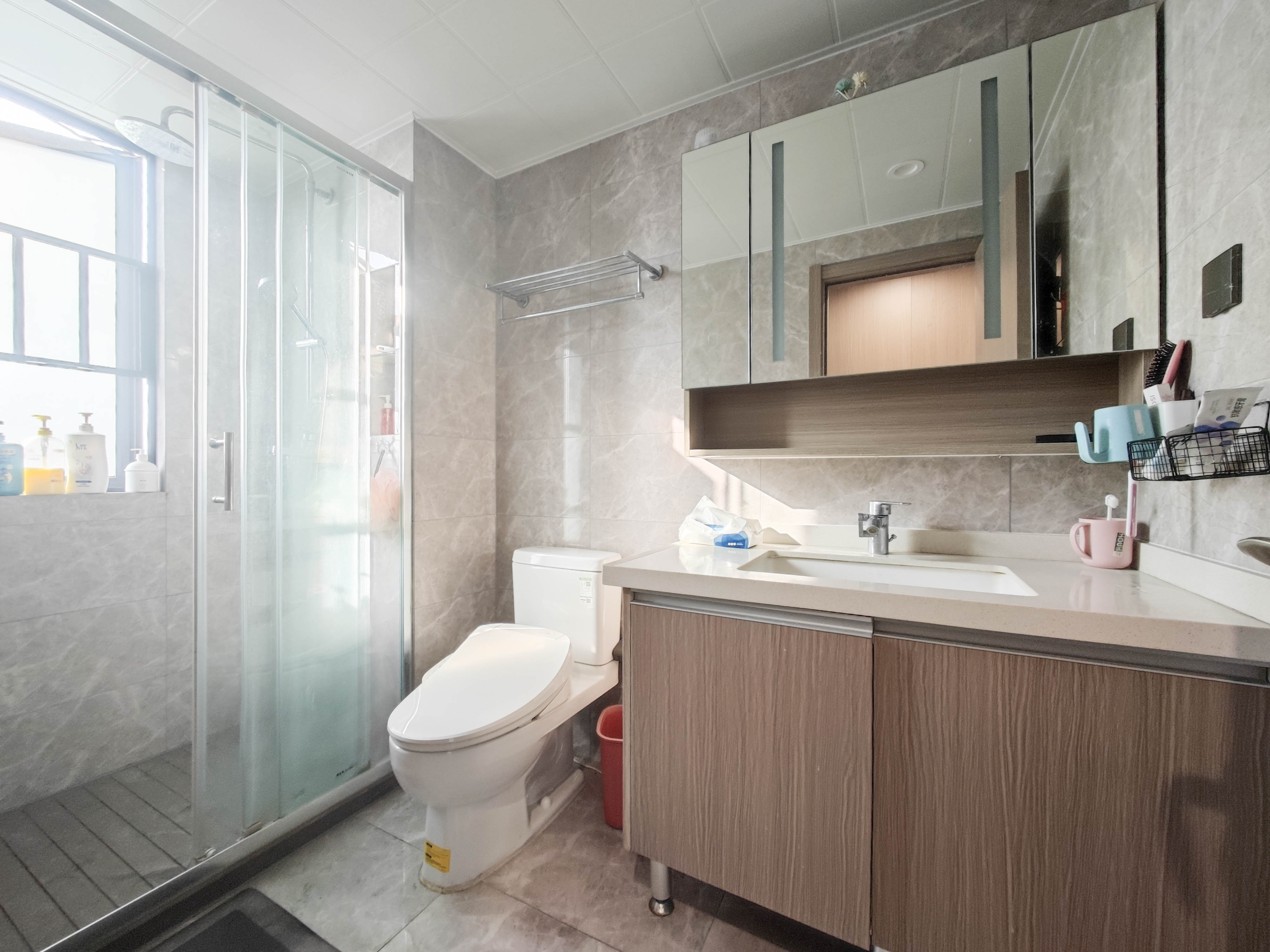 旭辉雨花郡  4室2厅2卫    220.0万 旭辉雨花郡  4室2厅2卫    220.0万卫生间