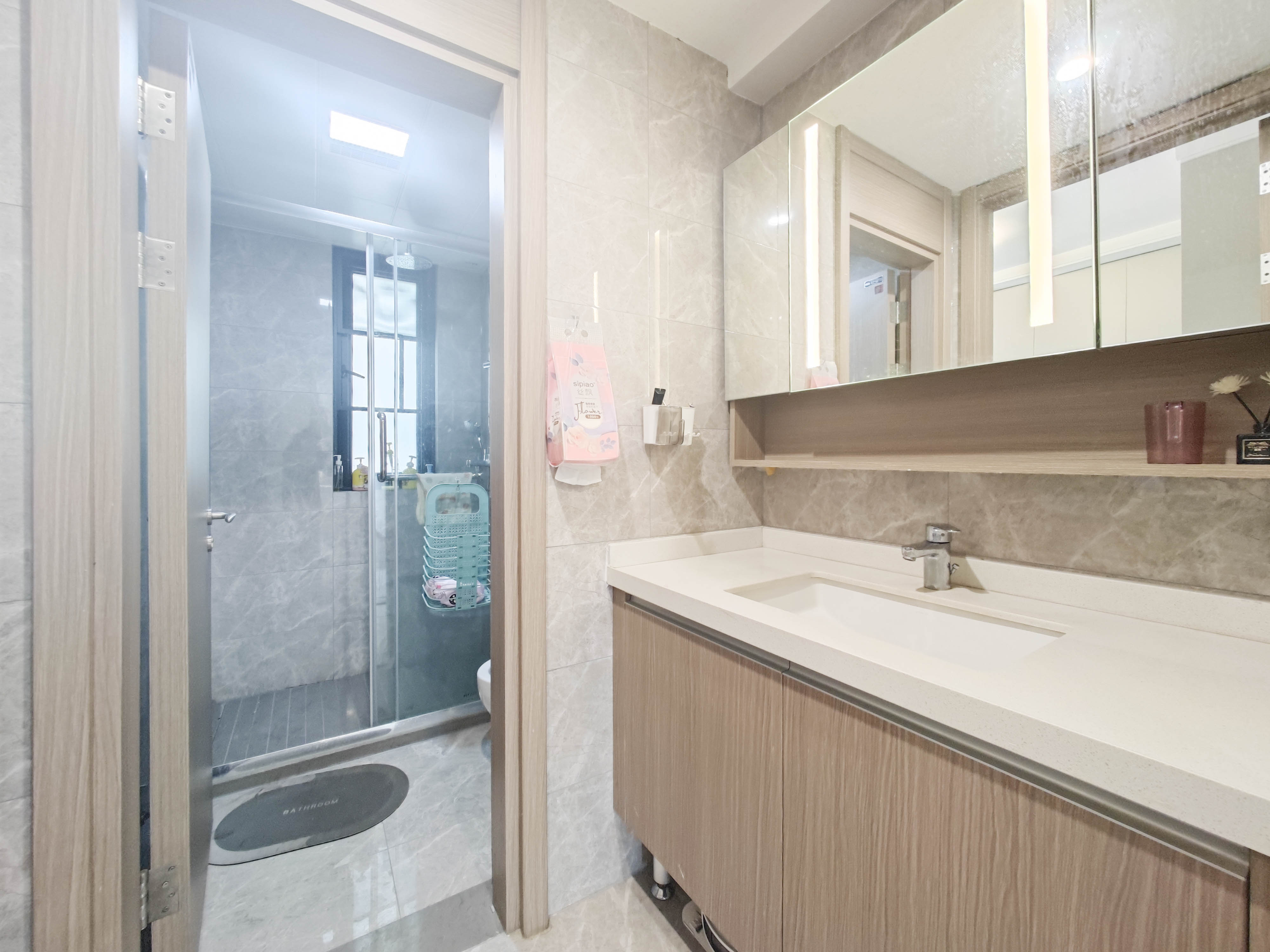 旭辉雨花郡  4室2厅2卫    220.0万 旭辉雨花郡  4室2厅2卫    220.0万卫生间