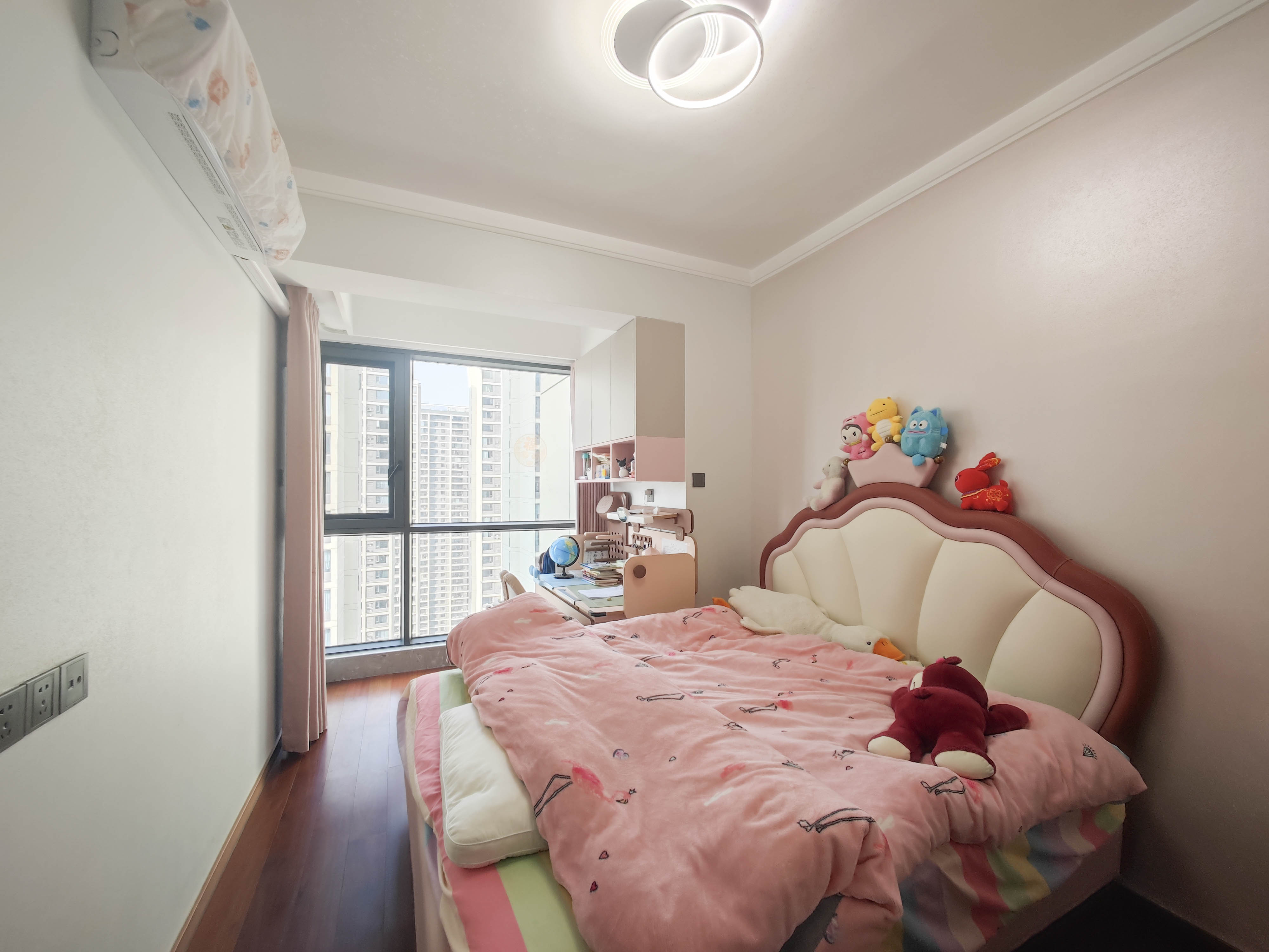 旭辉雨花郡  4室2厅2卫    220.0万 旭辉雨花郡  4室2厅2卫    220.0万卧室