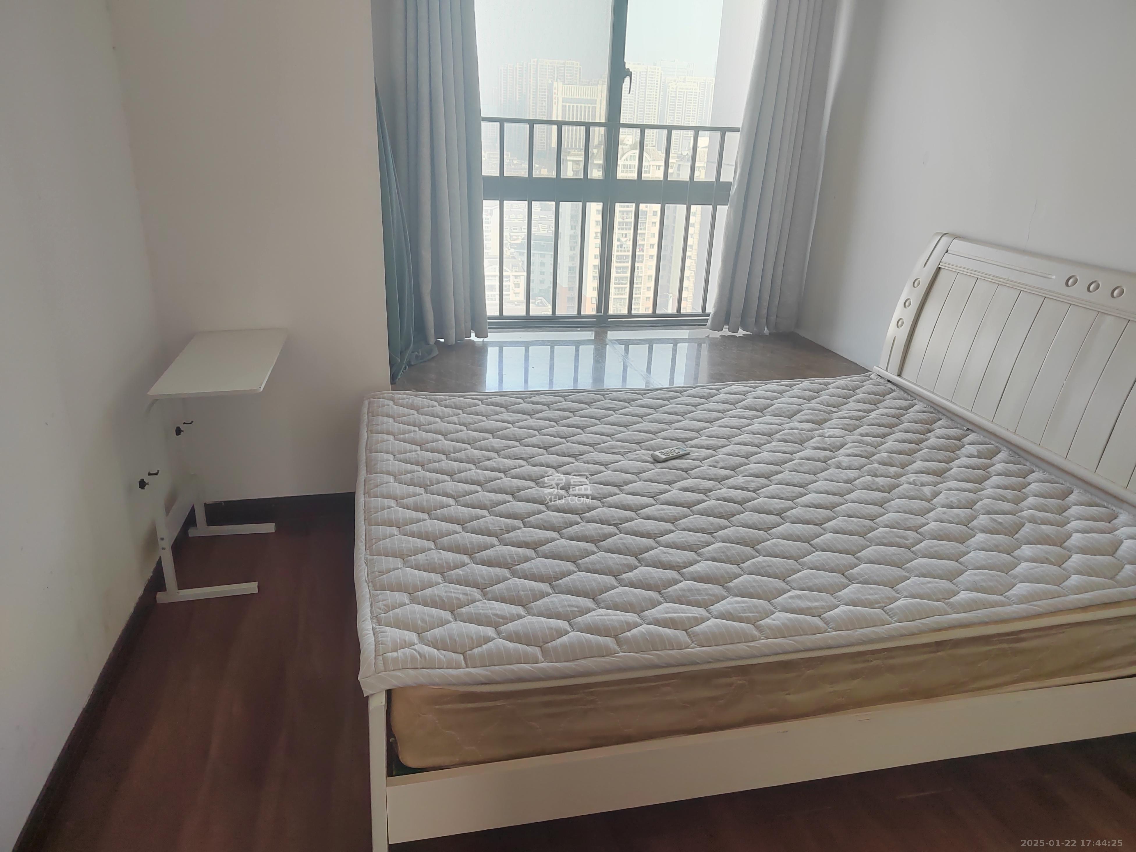 绿地中央广场 3室2厅2卫 3100.0元/月 绿地中央广场 3室2厅2卫 3100.0元/月室内图