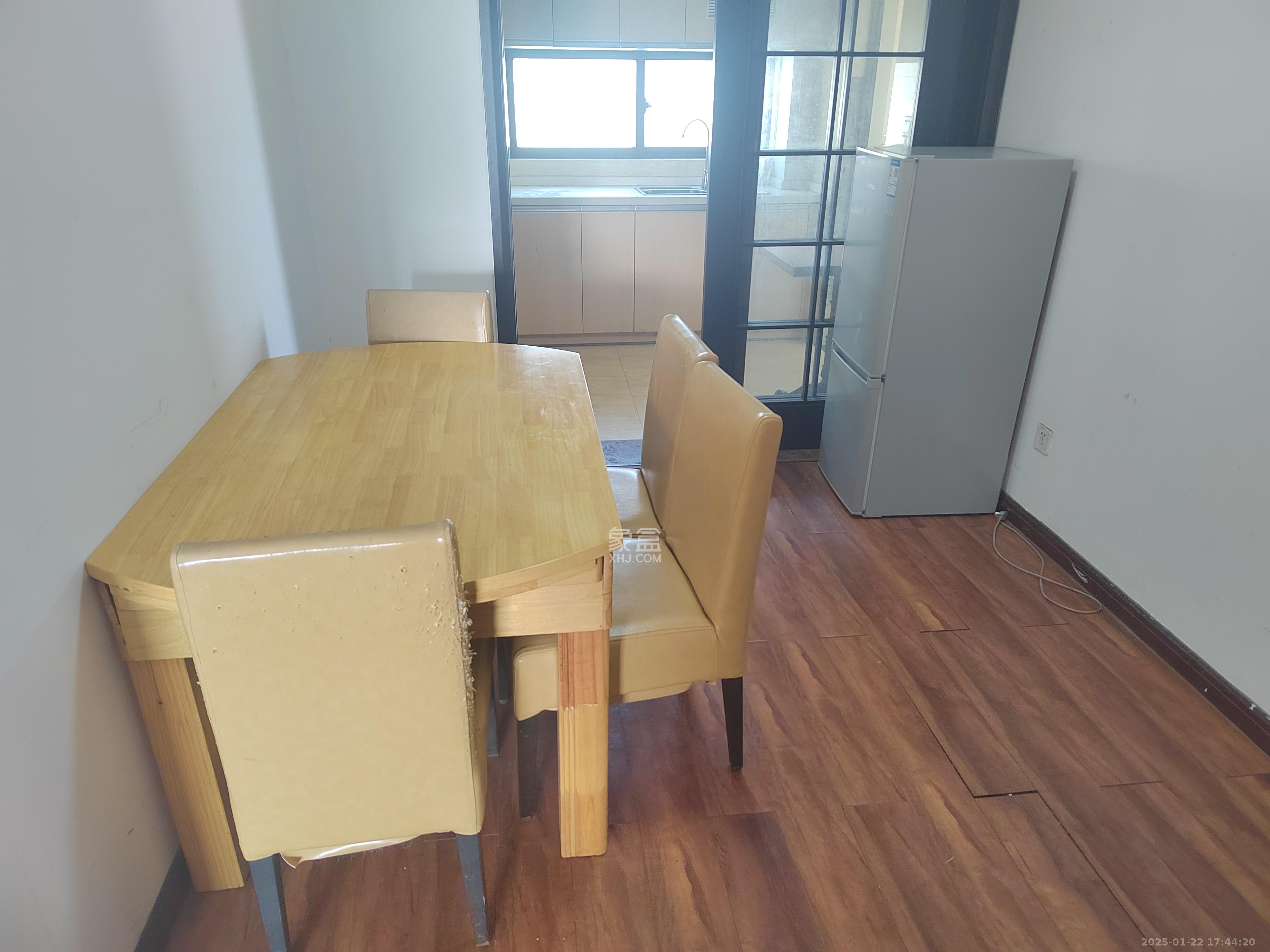 绿地中央广场 3室2厅2卫 3100.0元/月 绿地中央广场 3室2厅2卫 3100.0元/月室内图