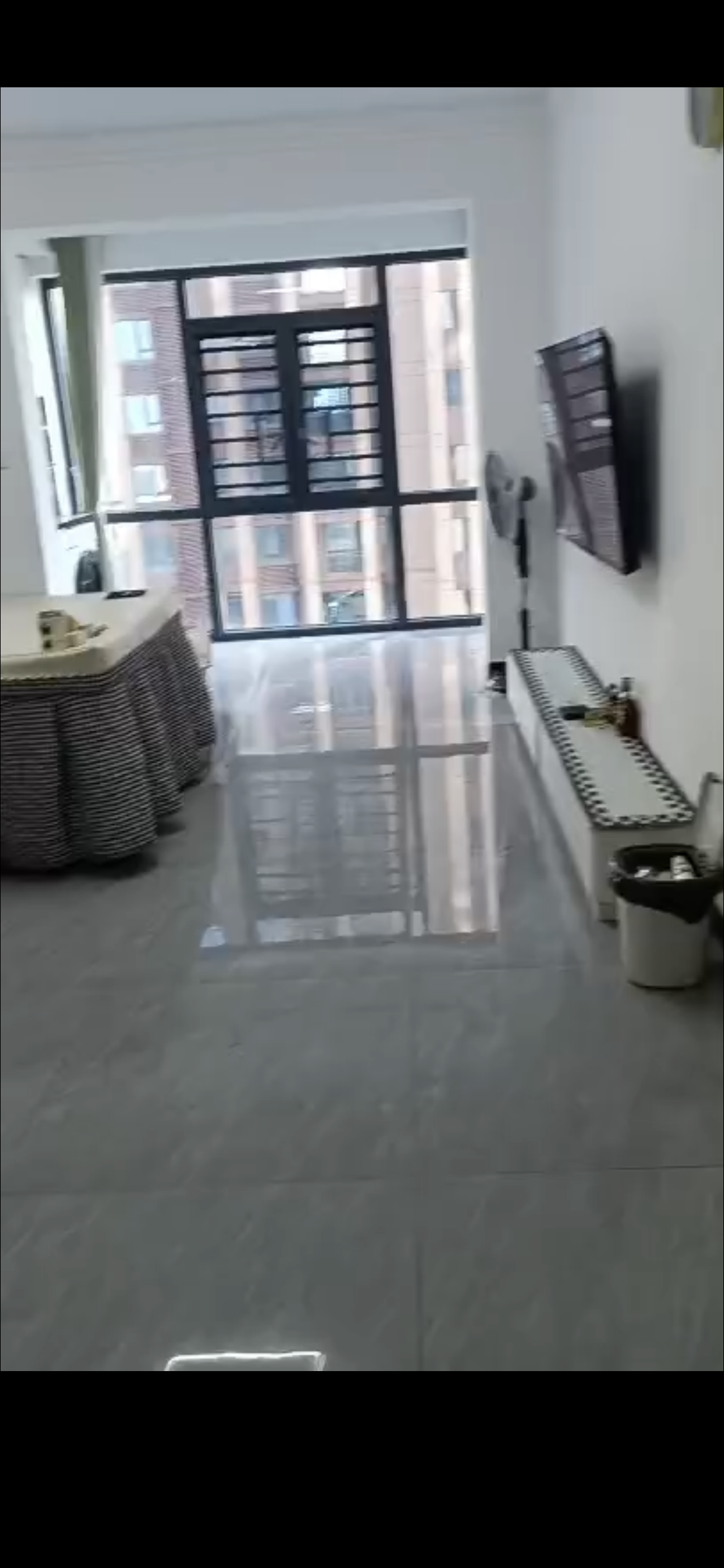 三一街区 1室0厅0卫 52.0万 三一街区 1室0厅0卫 52.0万客厅