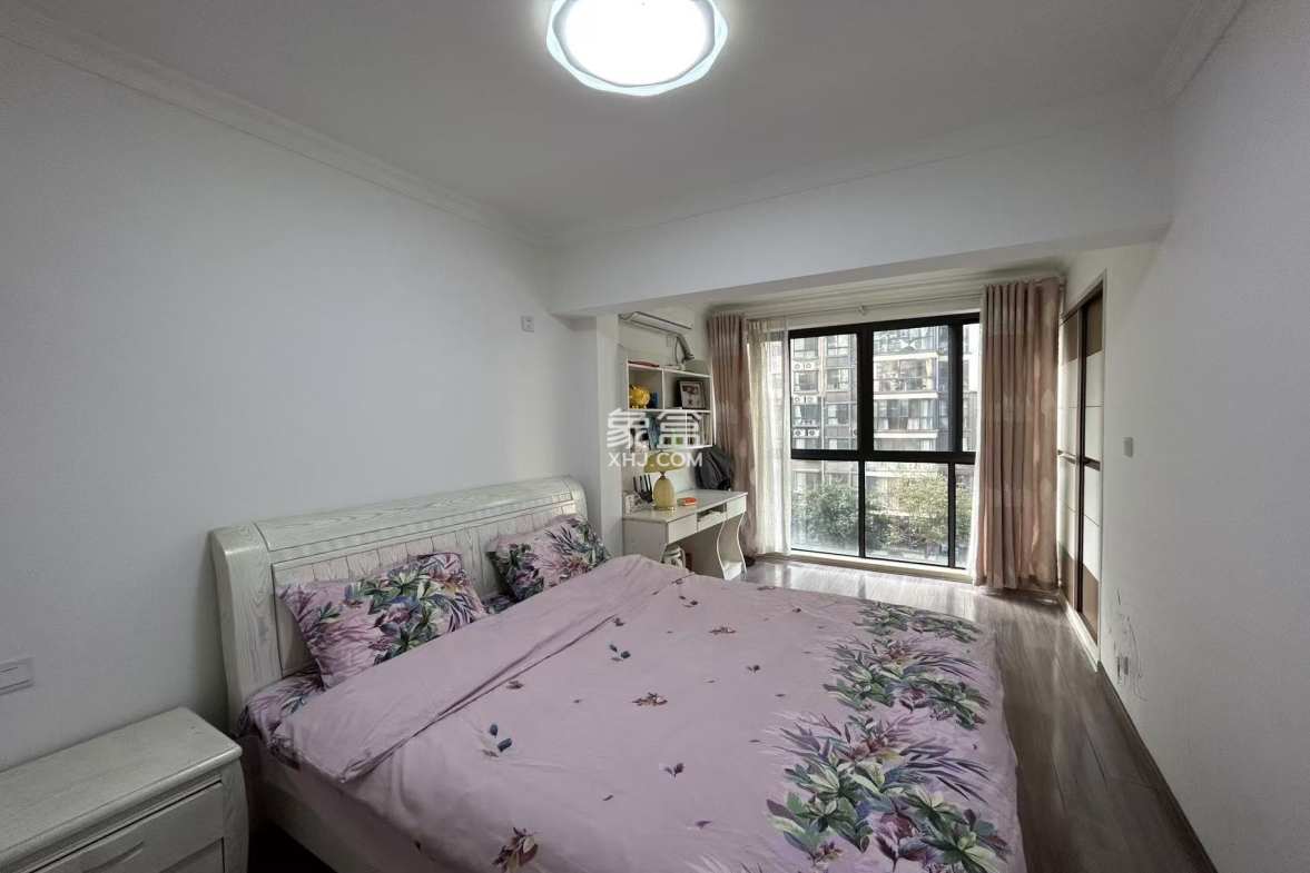 梓山湖领御  1室2厅1卫    66.8万 梓山湖领御  1室2厅1卫    66.8万客厅