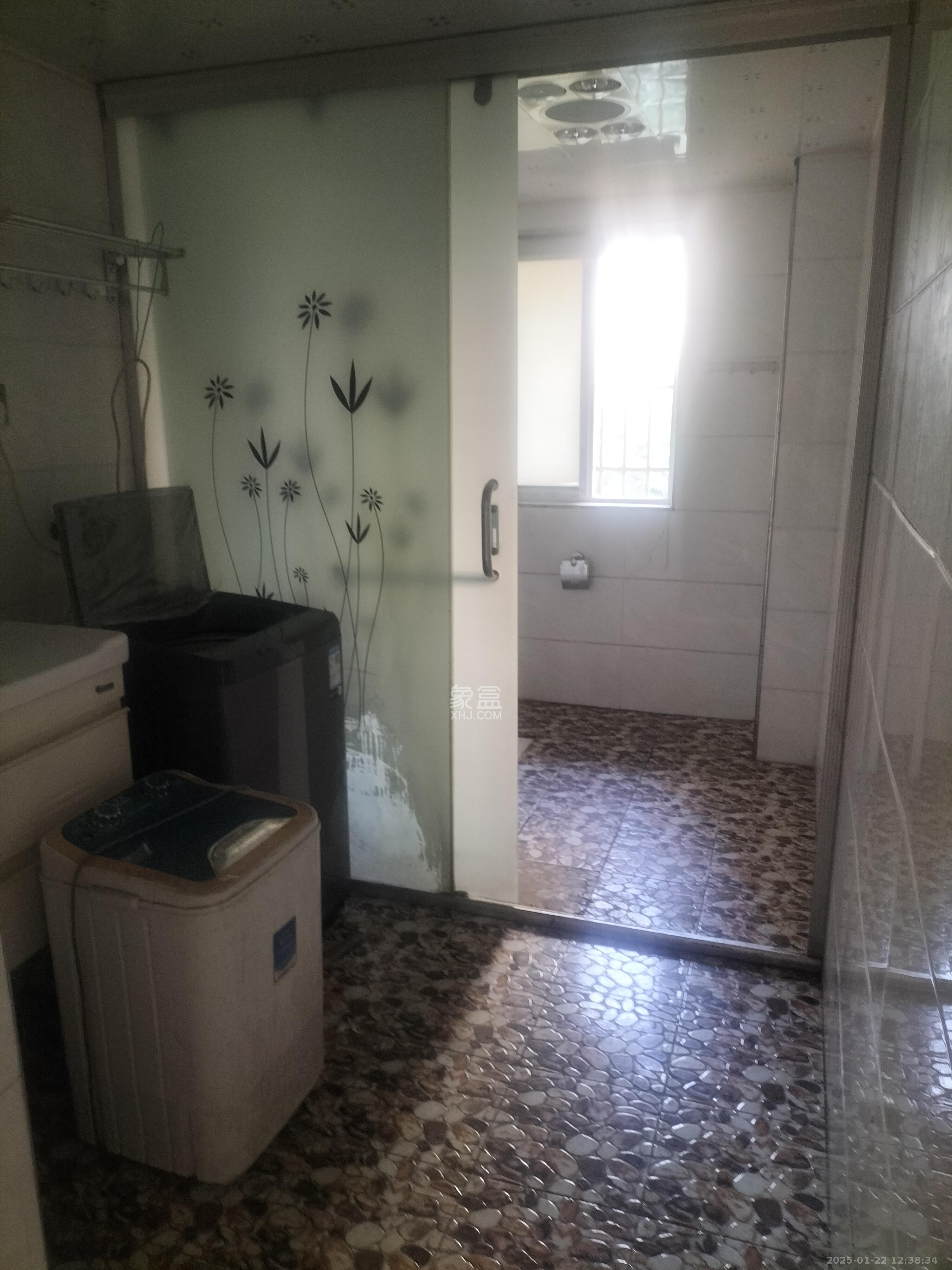 家和苑(原梅溪湖保障性住房一期) 3室2厅1卫 2400.0元/月 家和苑(原梅溪湖保障性住房一期) 3室2厅1卫 2400.0元/月室内图