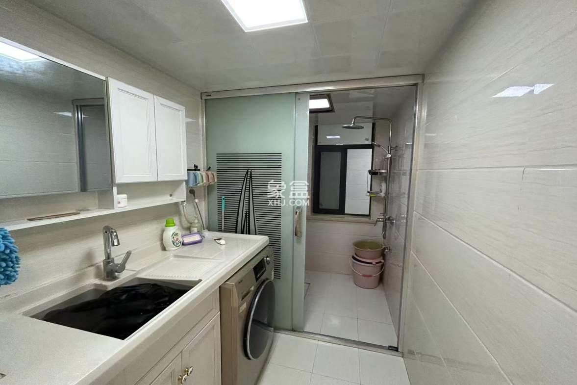 梓山湖领御  1室2厅1卫    66.8万 梓山湖领御  1室2厅1卫    66.8万客厅