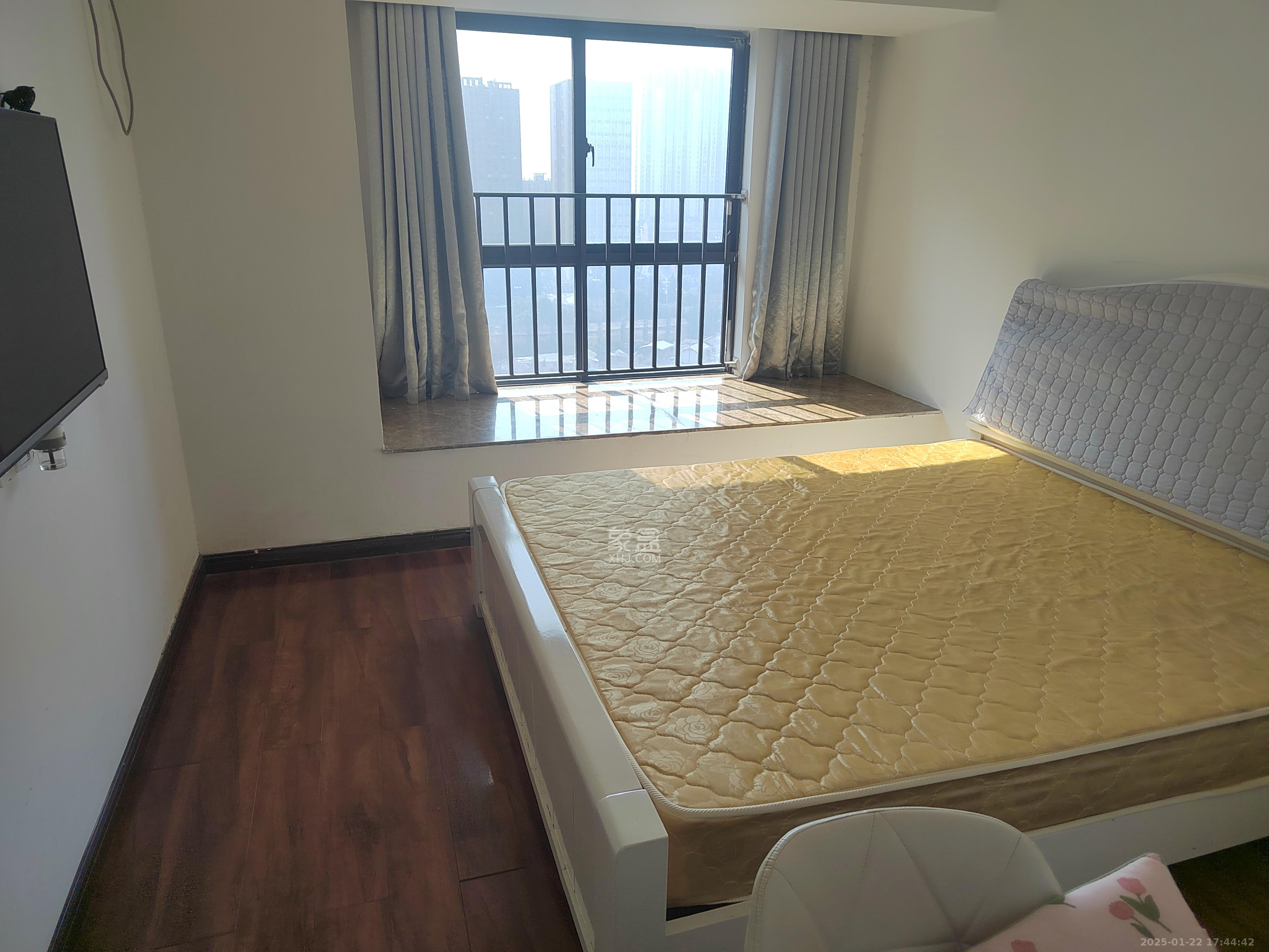 绿地中央广场  3室2厅2卫    3100.0元/月室内图